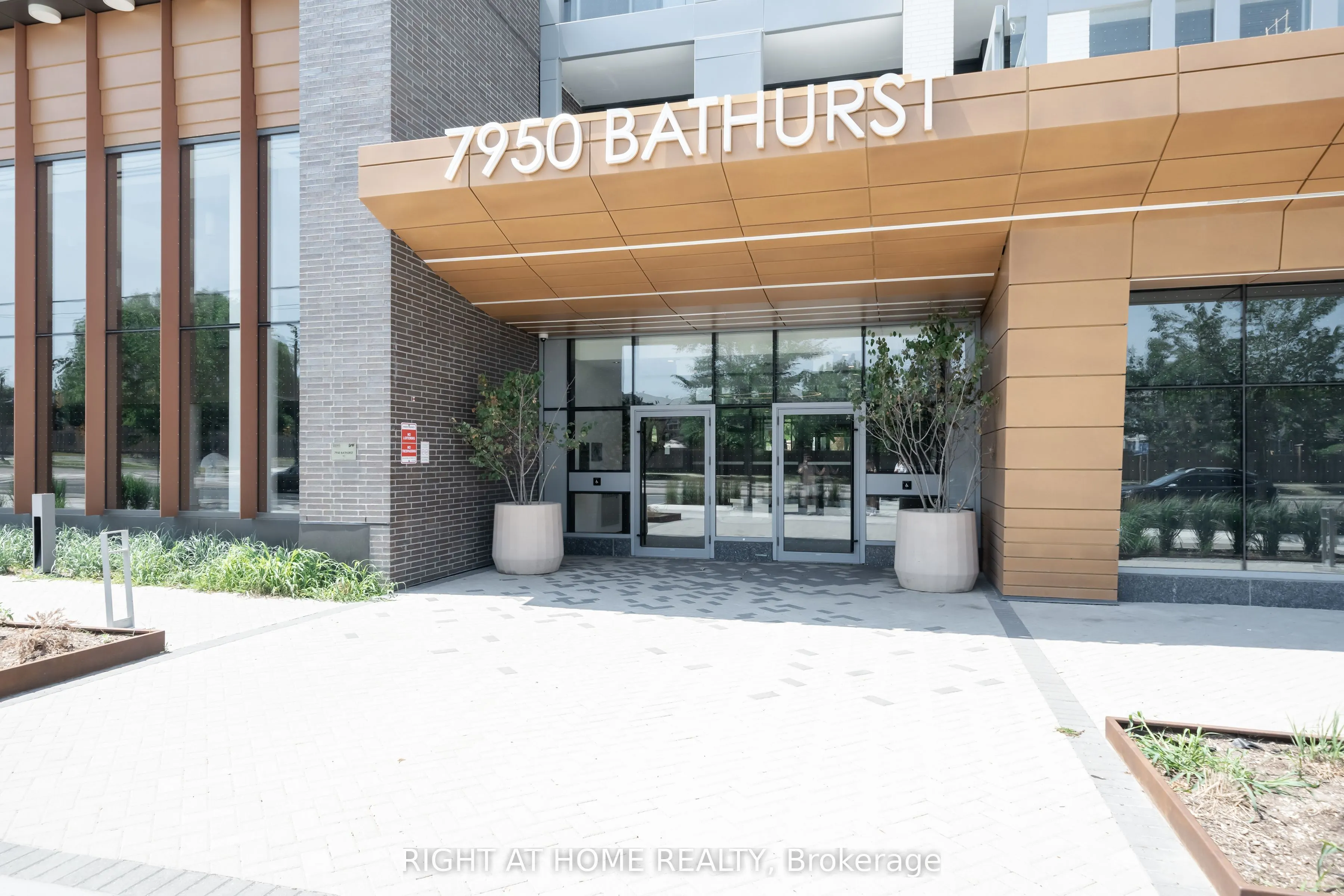 7950 Bathurst Street, #211