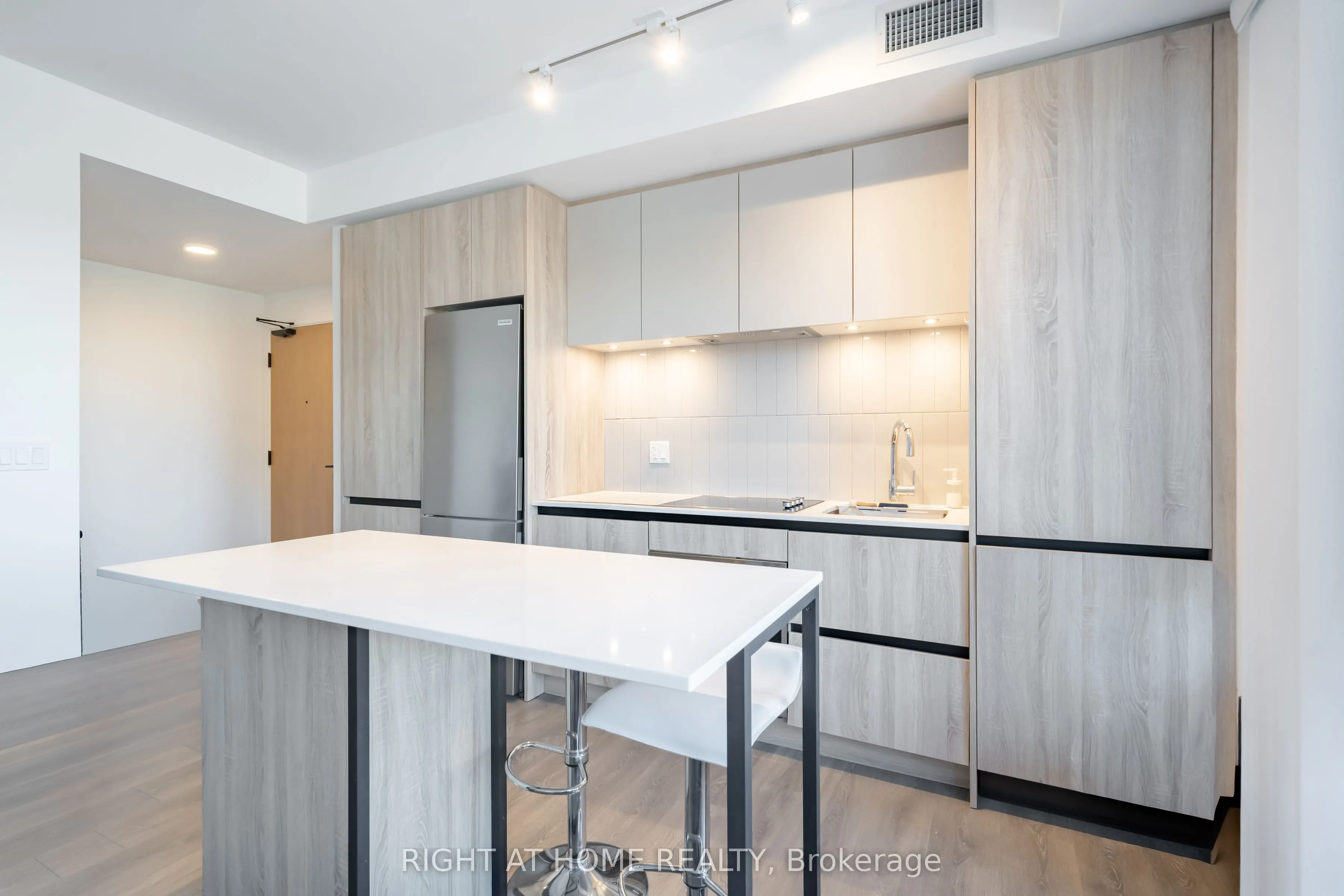 7950 Bathurst Street, #211