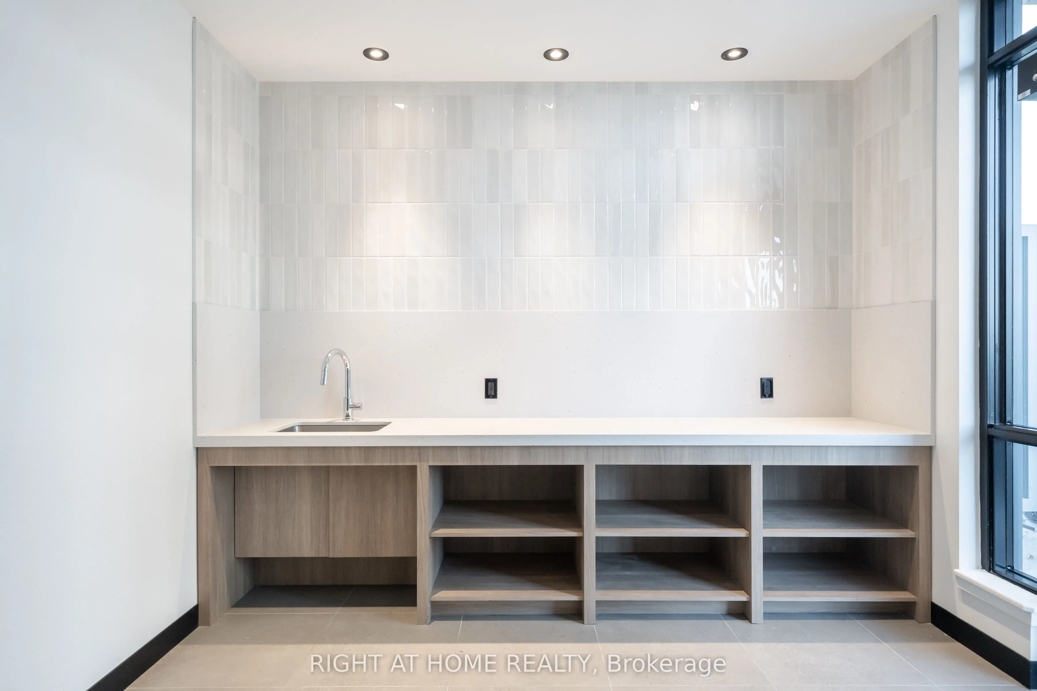 7950 Bathurst Street, #211