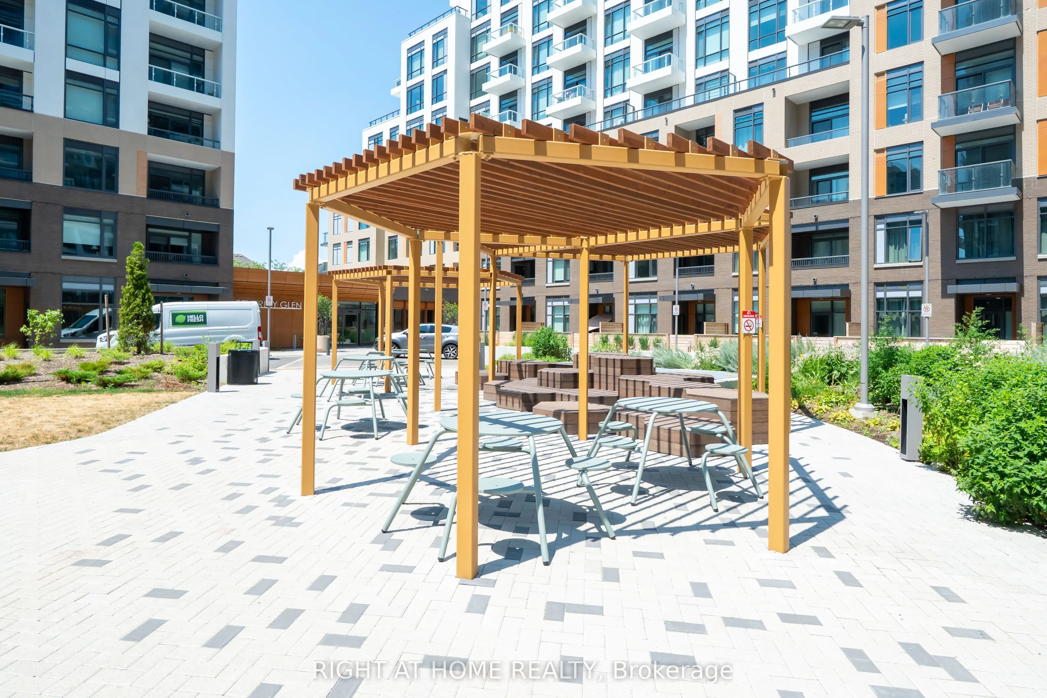 7950 Bathurst Street, #211