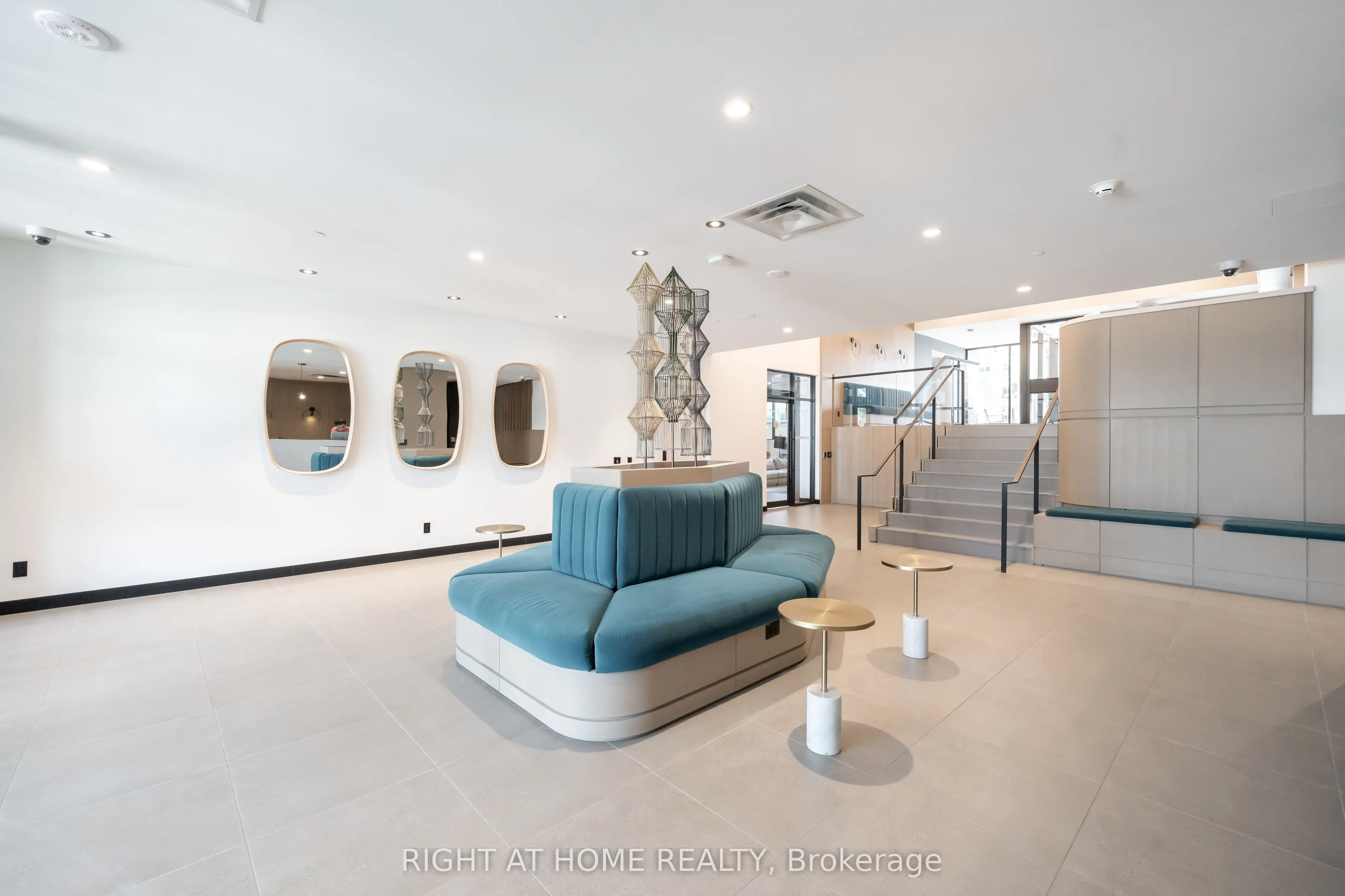 7950 Bathurst Street, #211