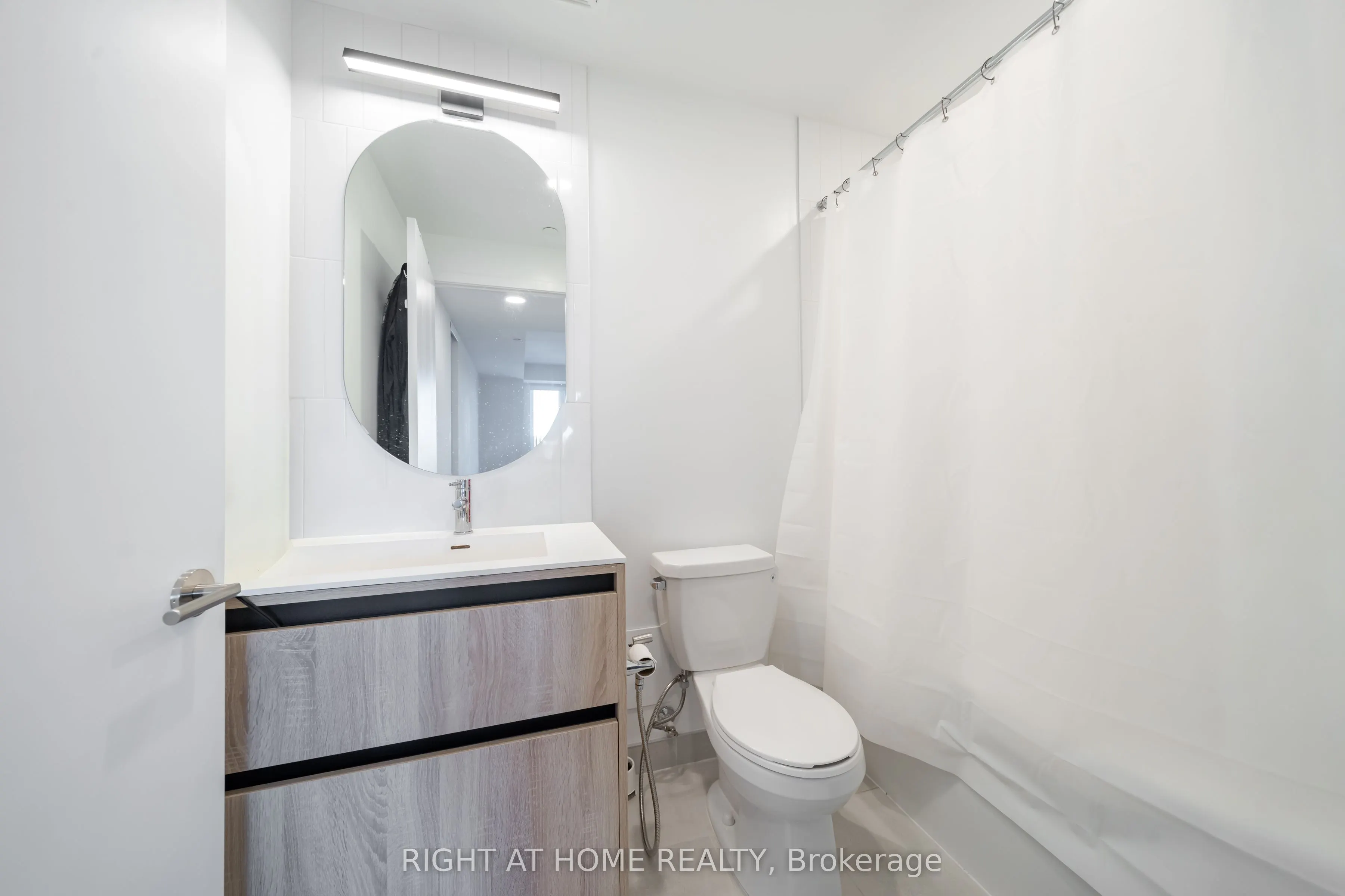 7950 Bathurst Street, #211