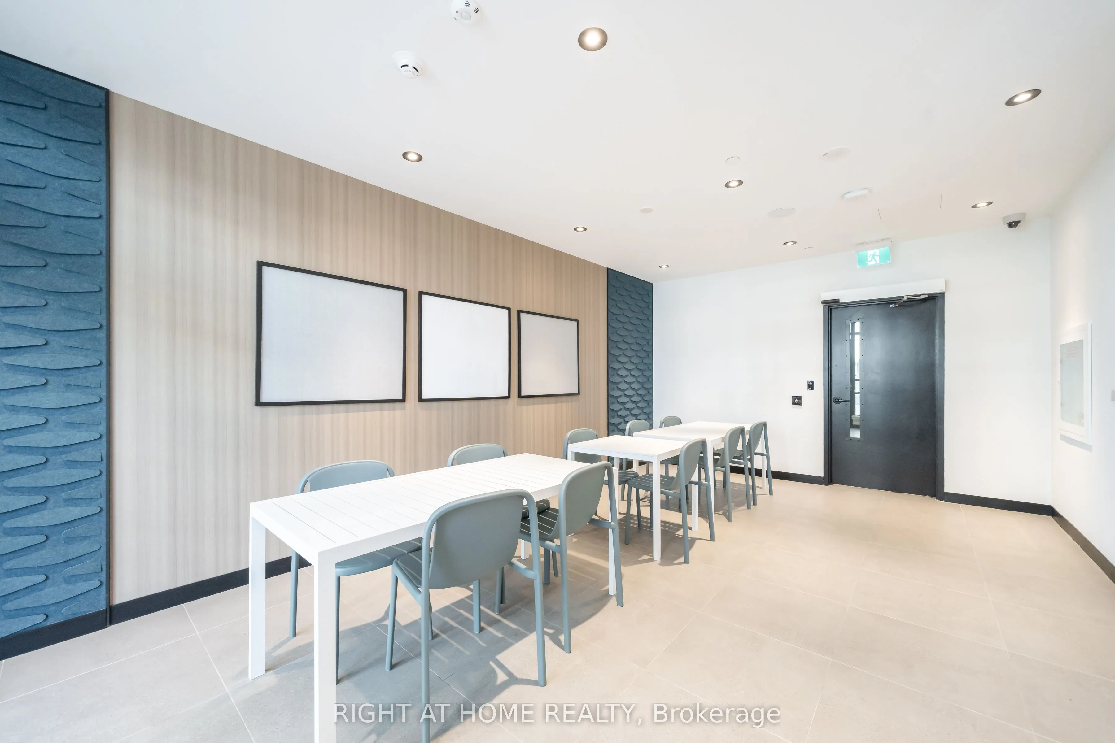 7950 Bathurst Street, #211