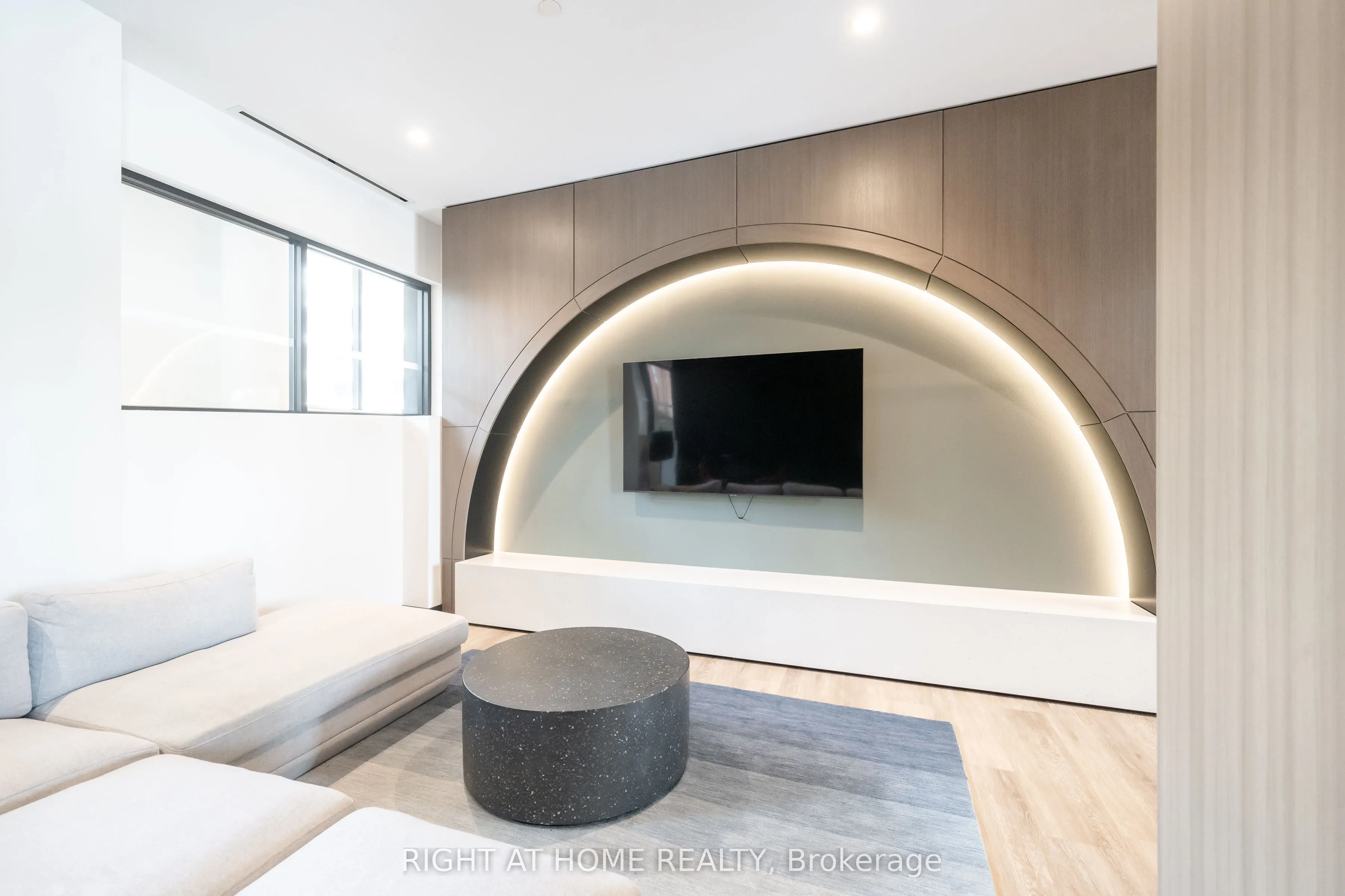 7950 Bathurst Street, #211
