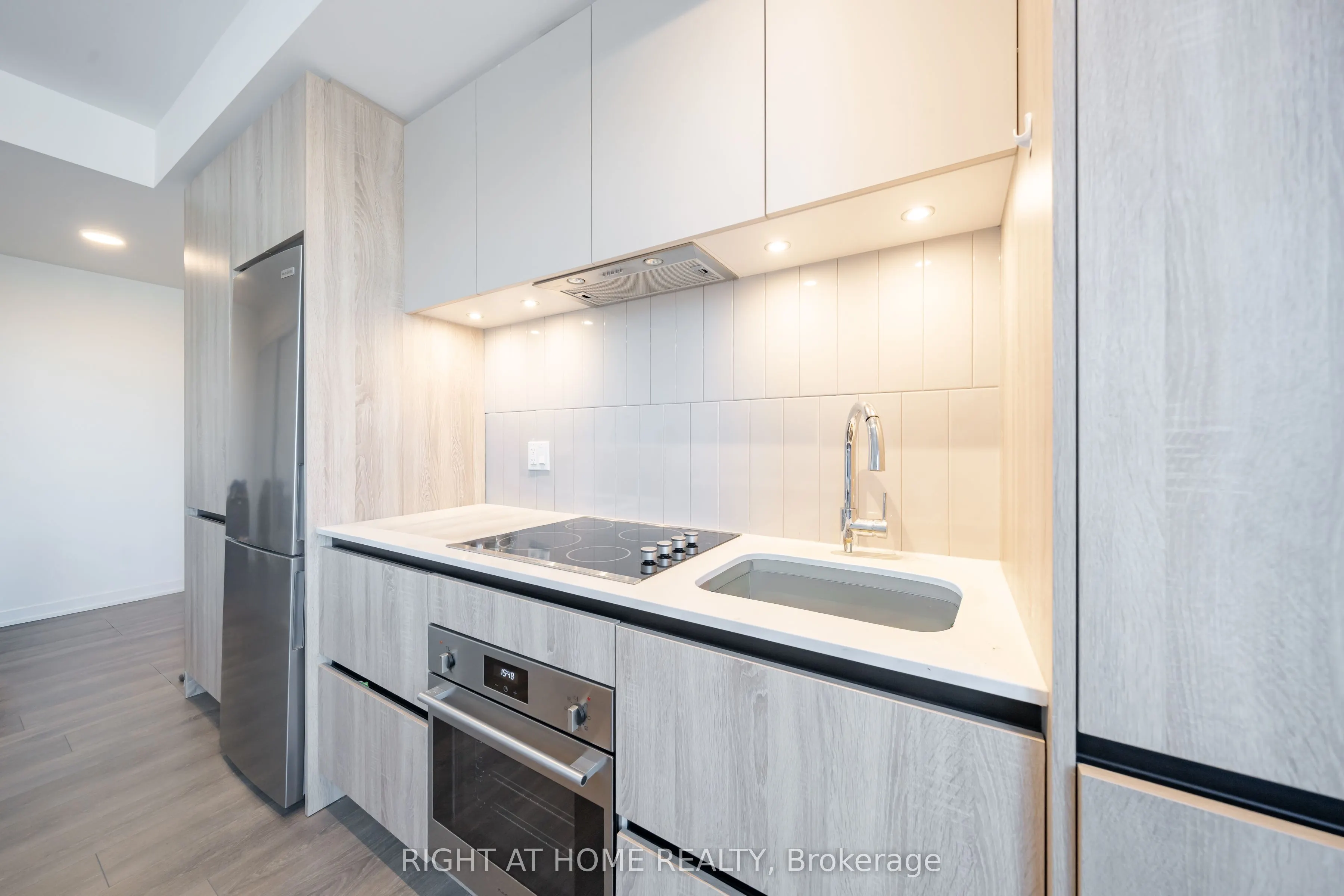 7950 Bathurst Street, #211