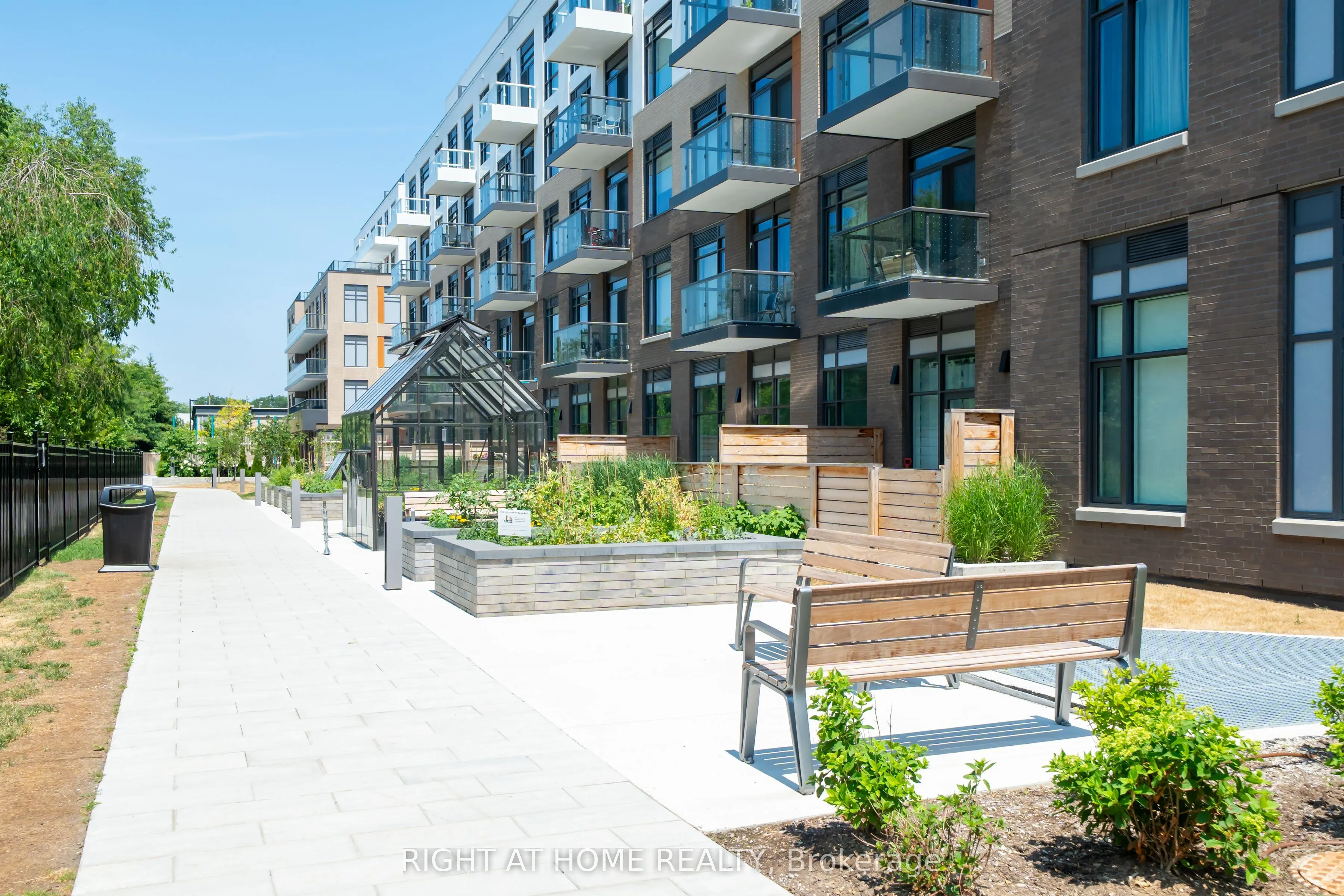 7950 Bathurst Street, #211
