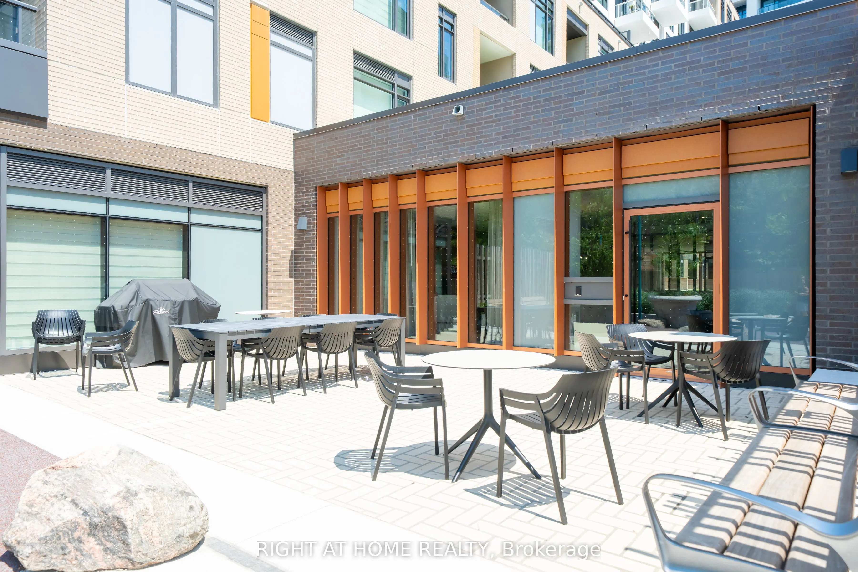 7950 Bathurst Street, #211