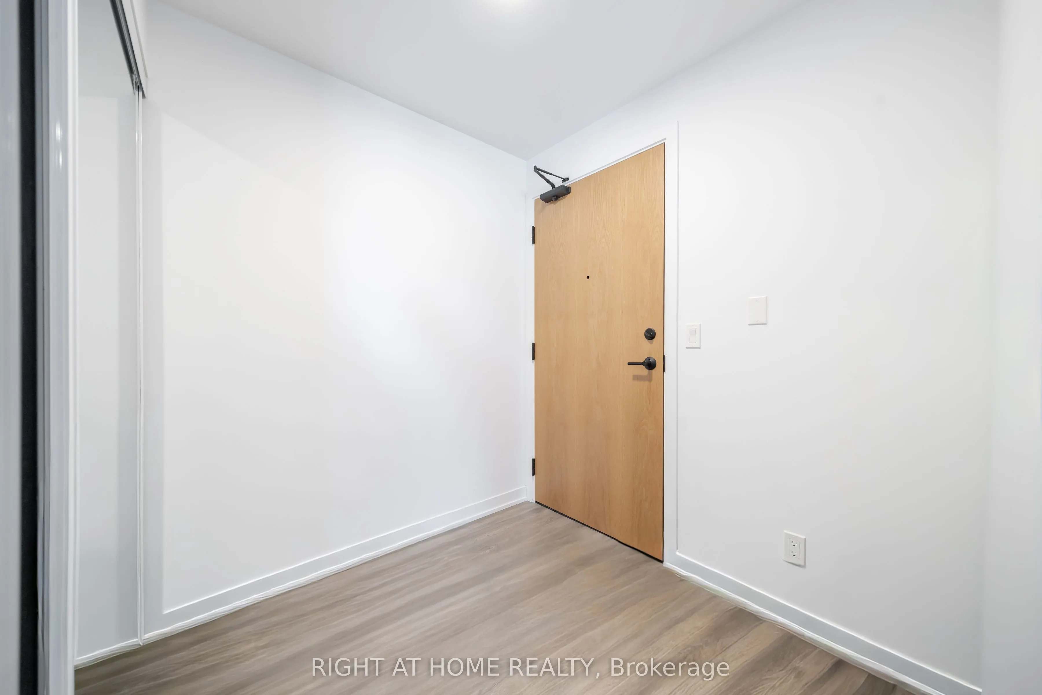 7950 Bathurst Street, #211