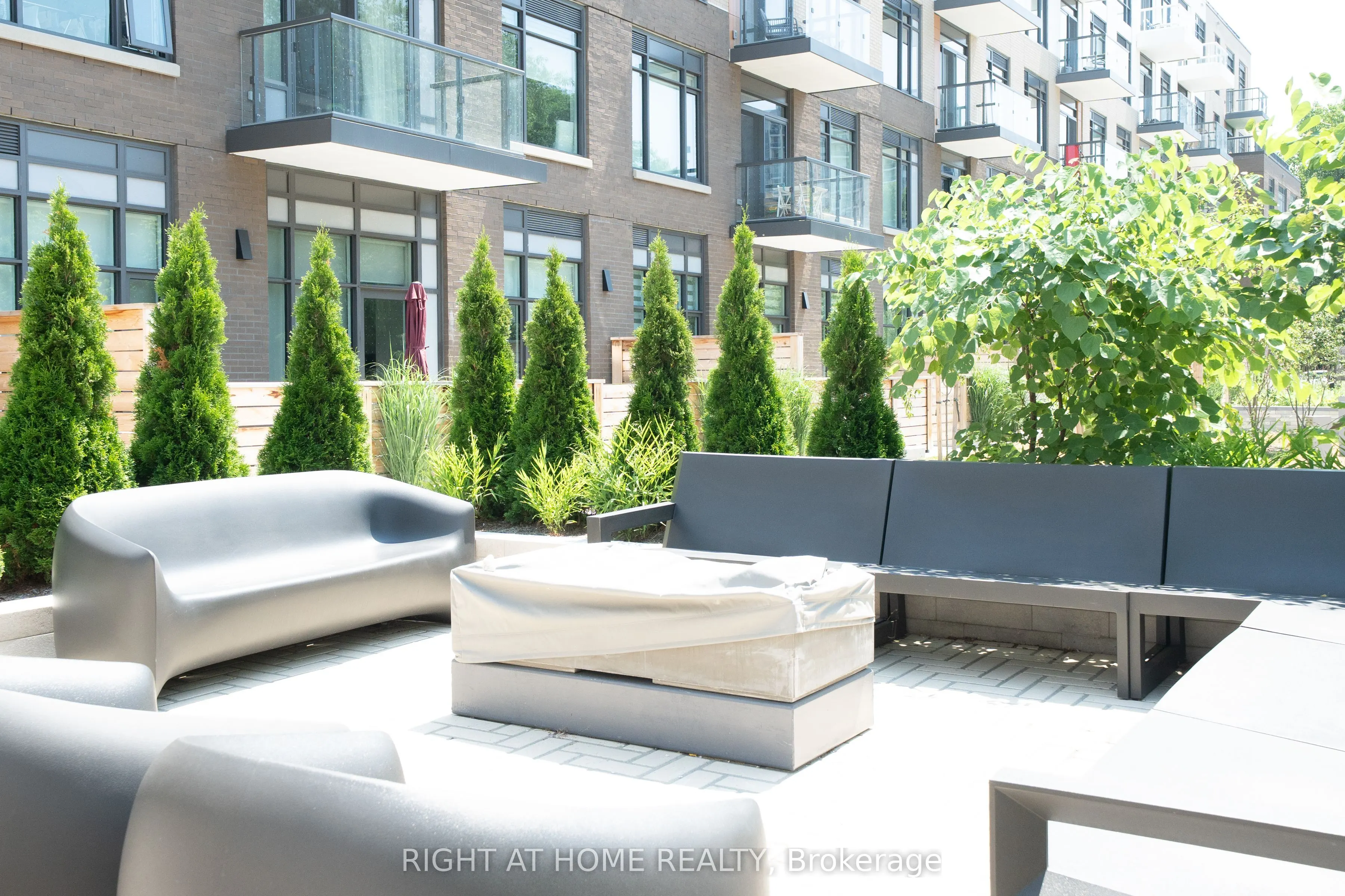 7950 Bathurst Street, #211