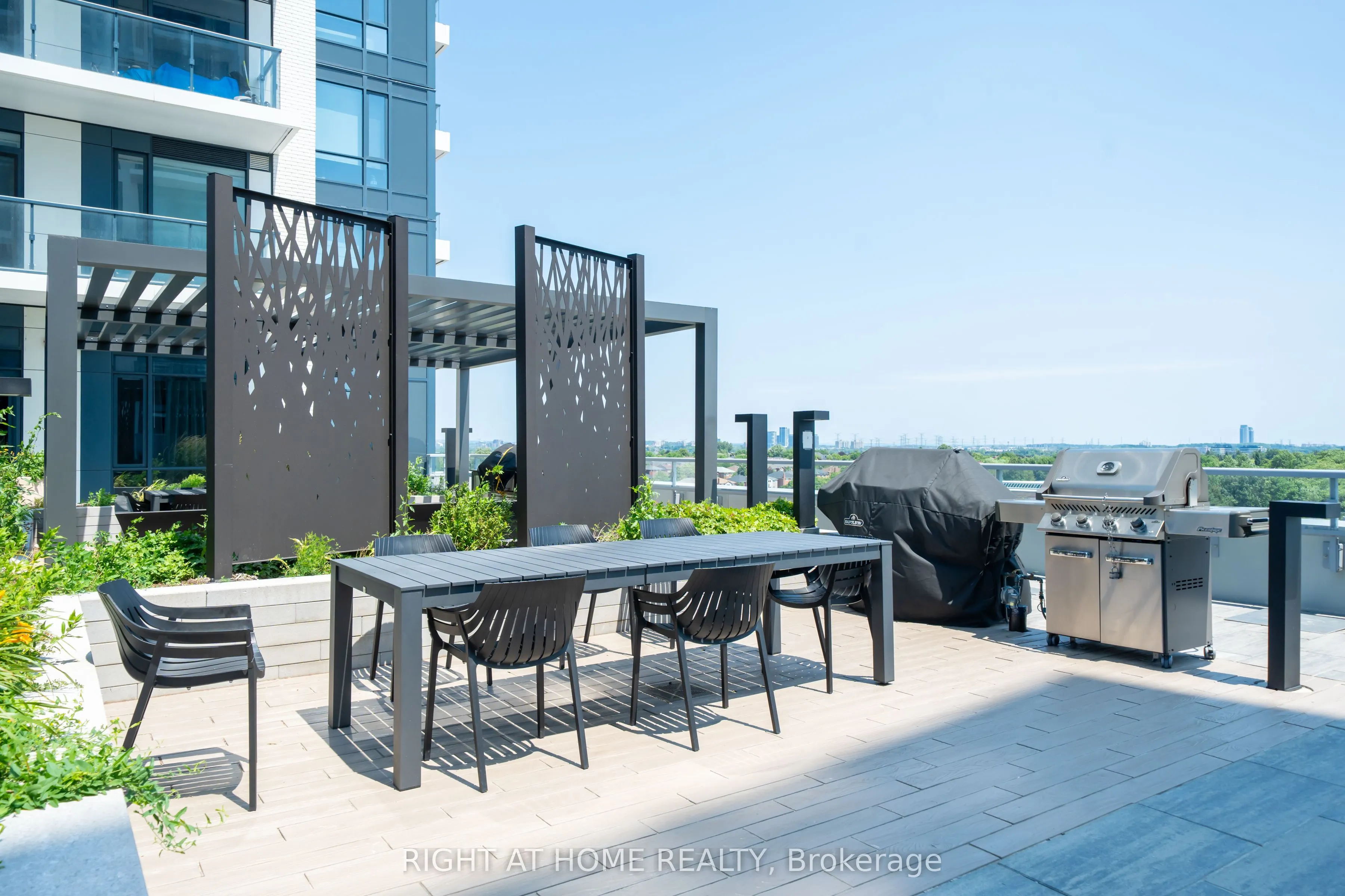 7950 Bathurst Street, #211