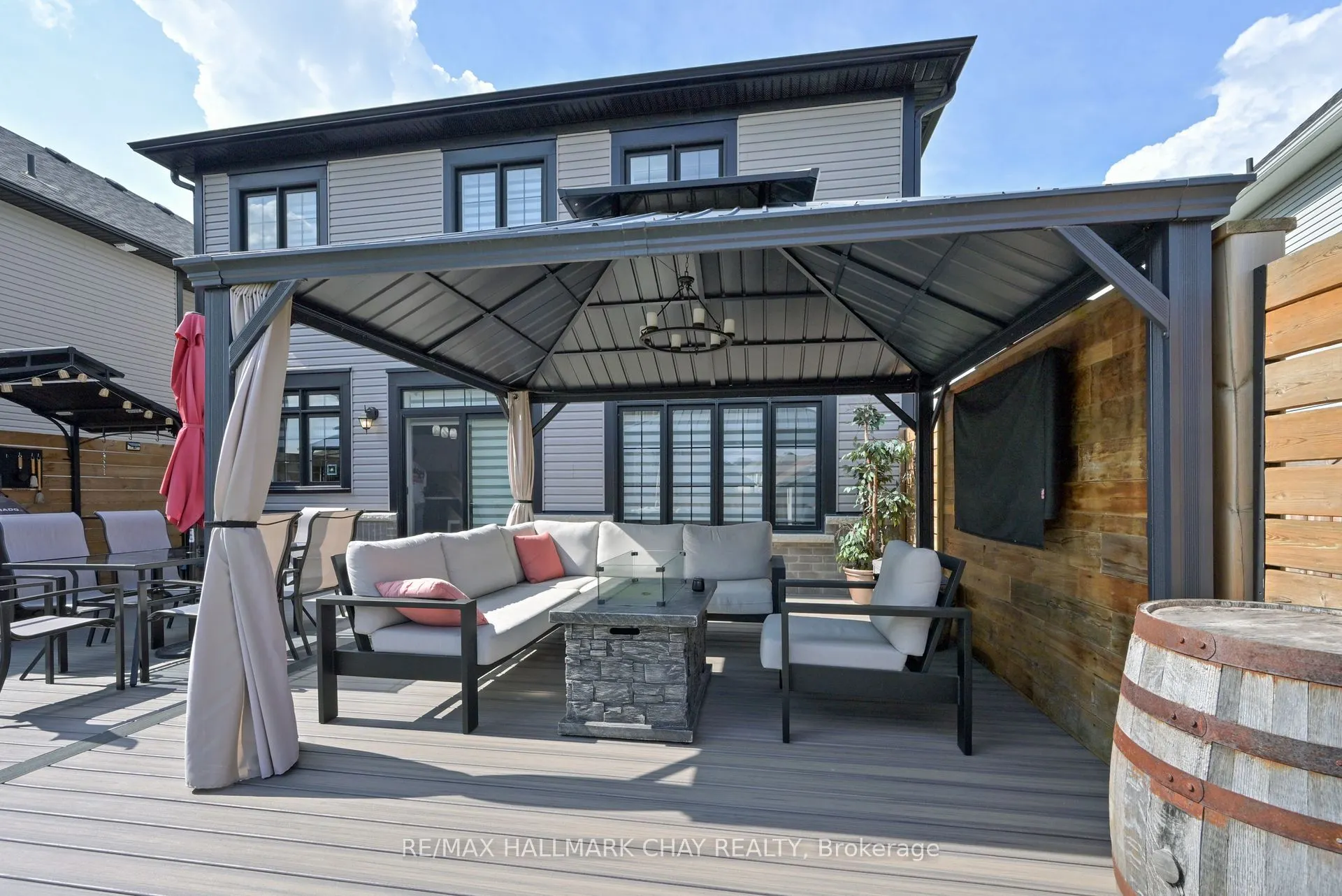 121 Strachan Trail