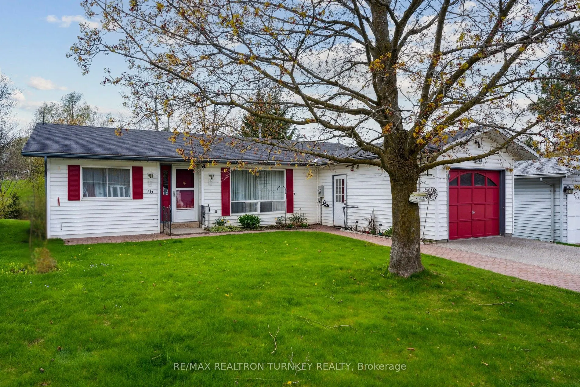36 Tecumseth Pines Drive
