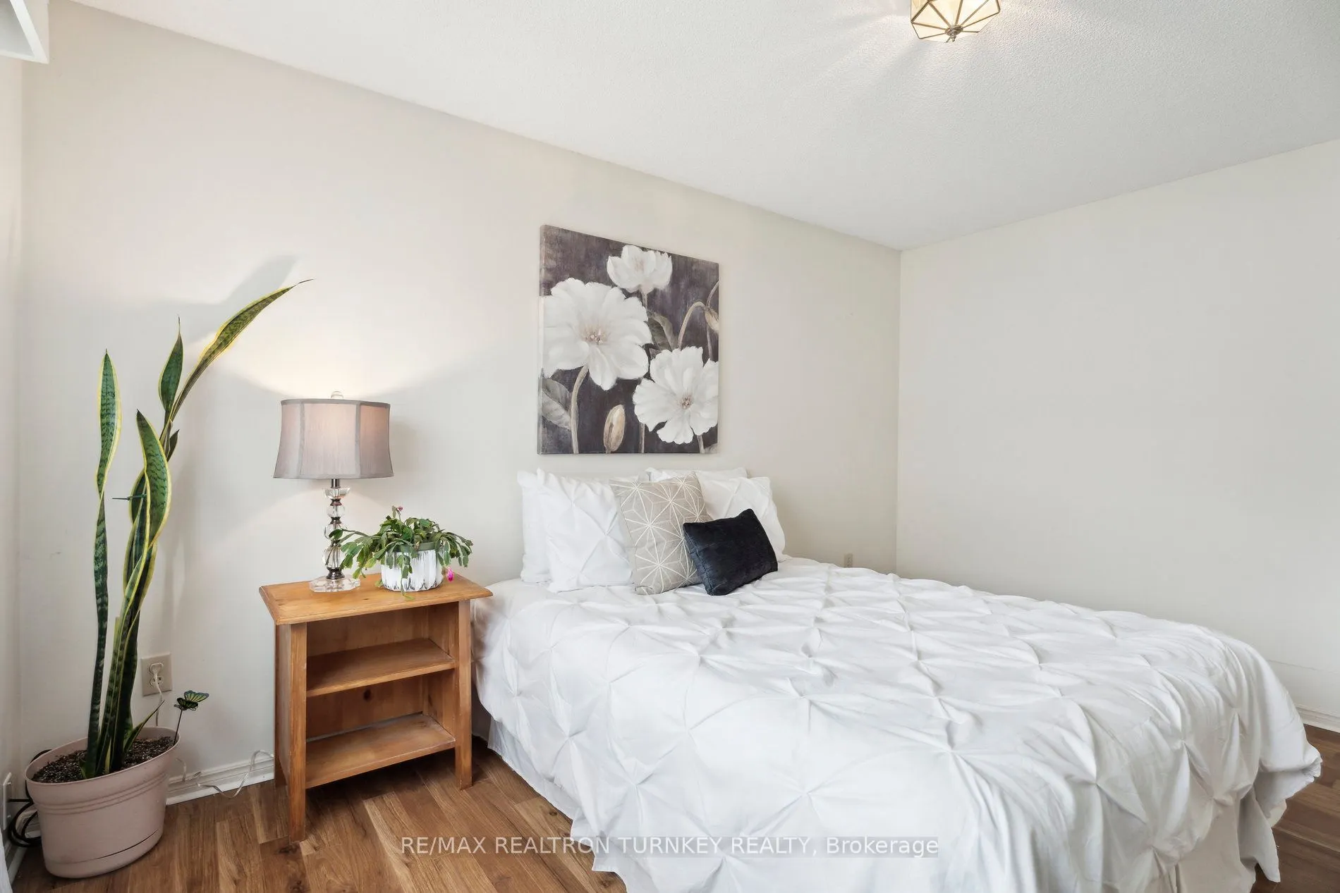 36 Tecumseth Pines Drive