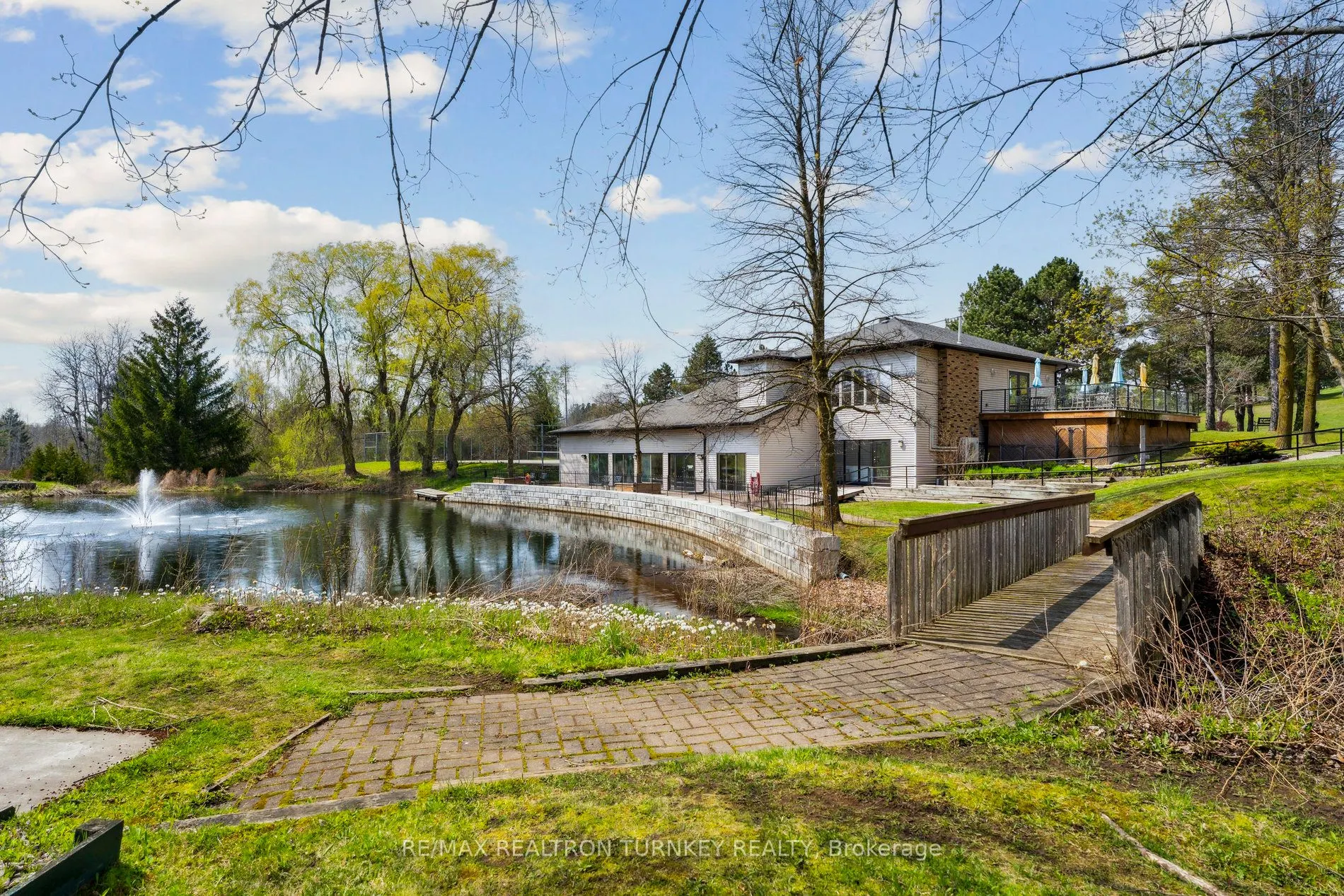 36 Tecumseth Pines Drive
