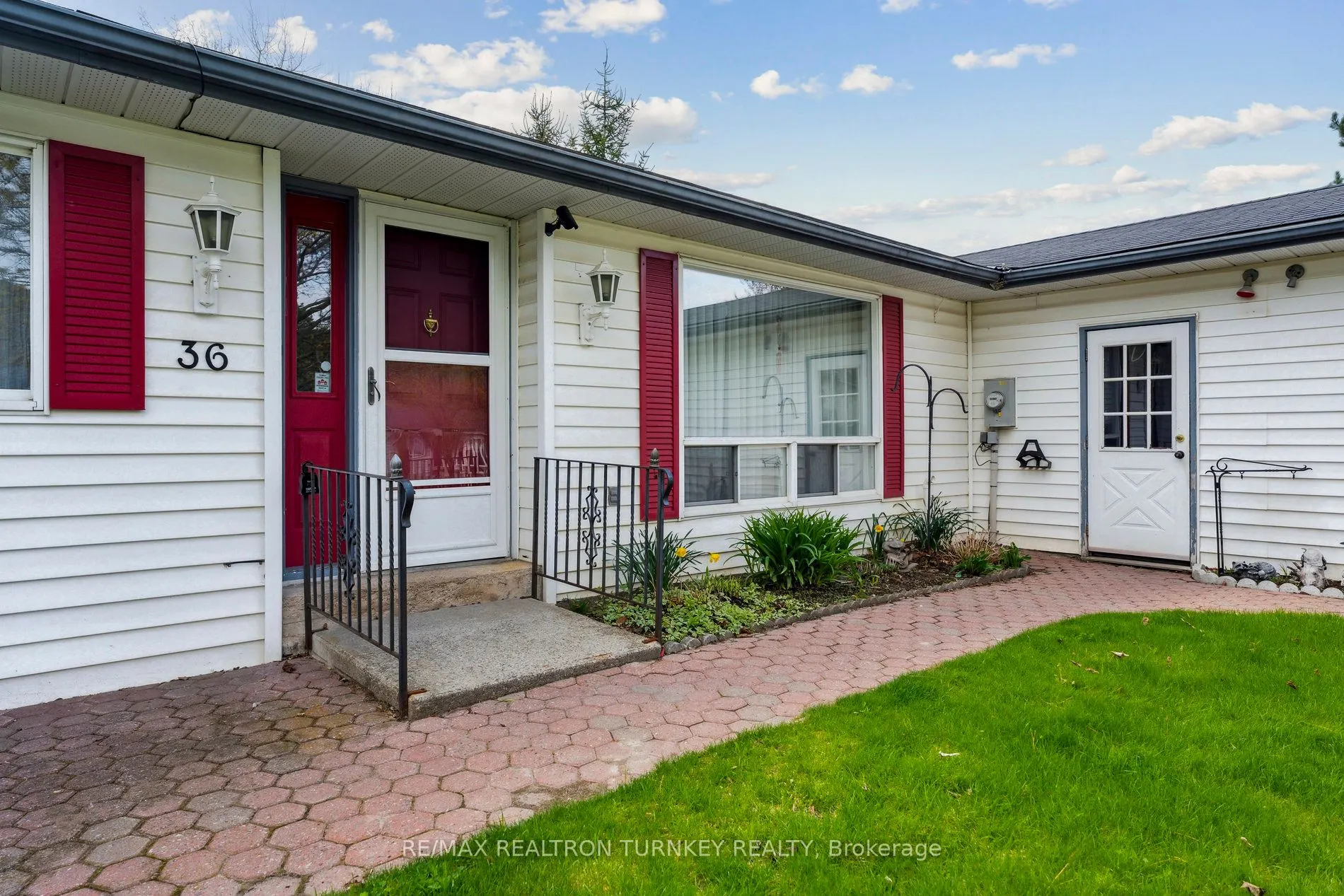 36 Tecumseth Pines Drive