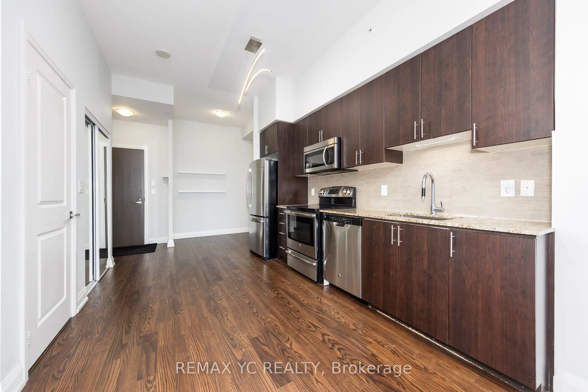 7161 Yonge Street, #927