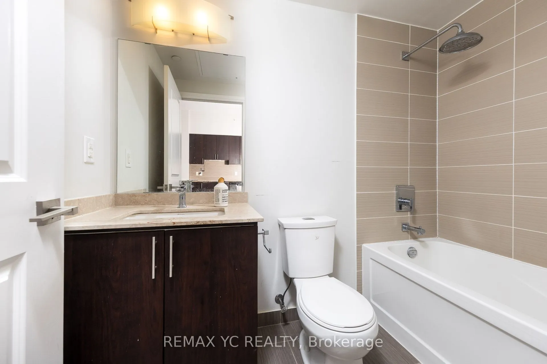 7161 Yonge Street, #927