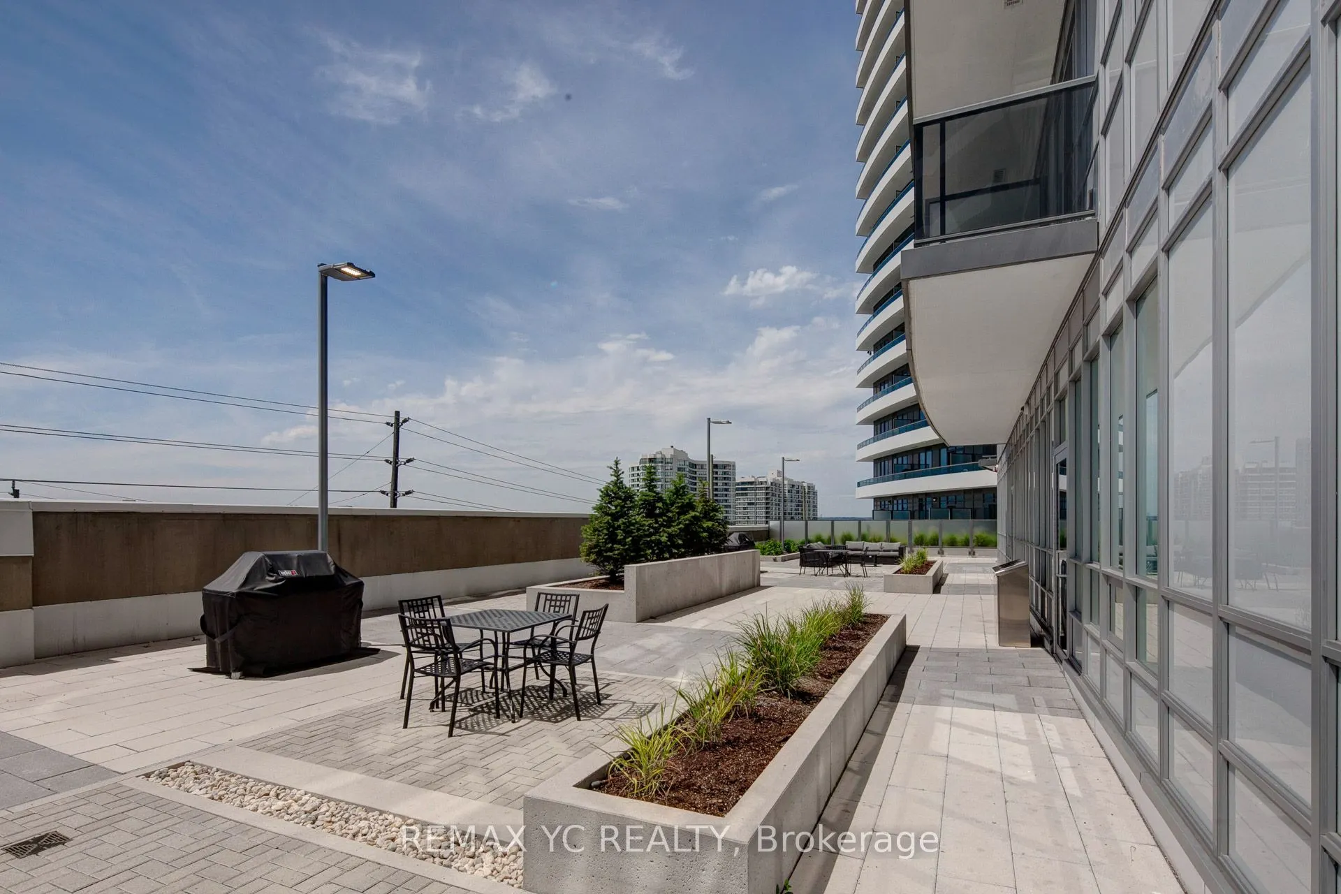 7161 Yonge Street, #927