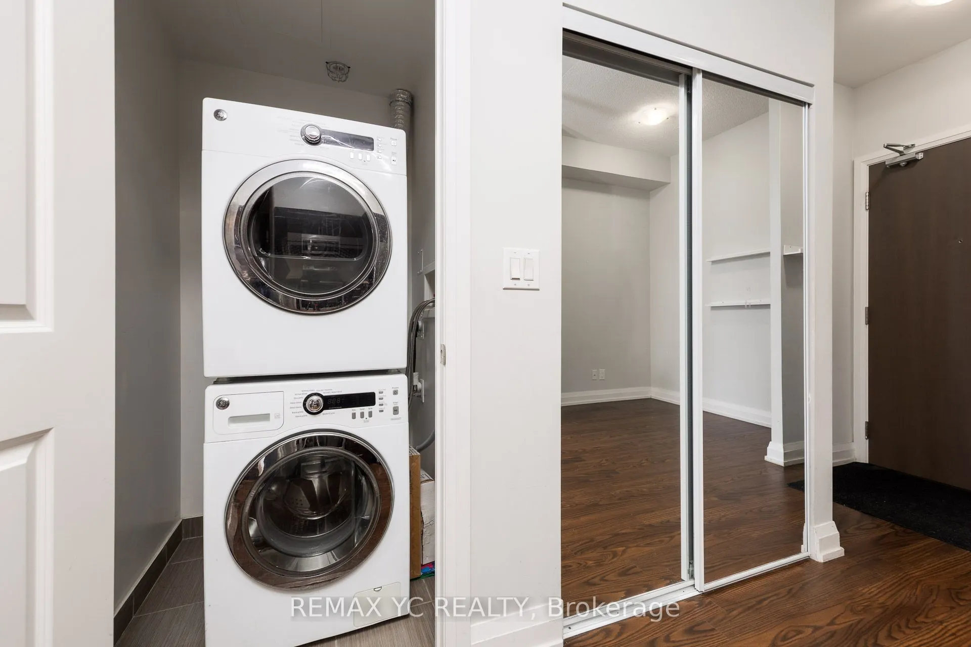 7161 Yonge Street, #927