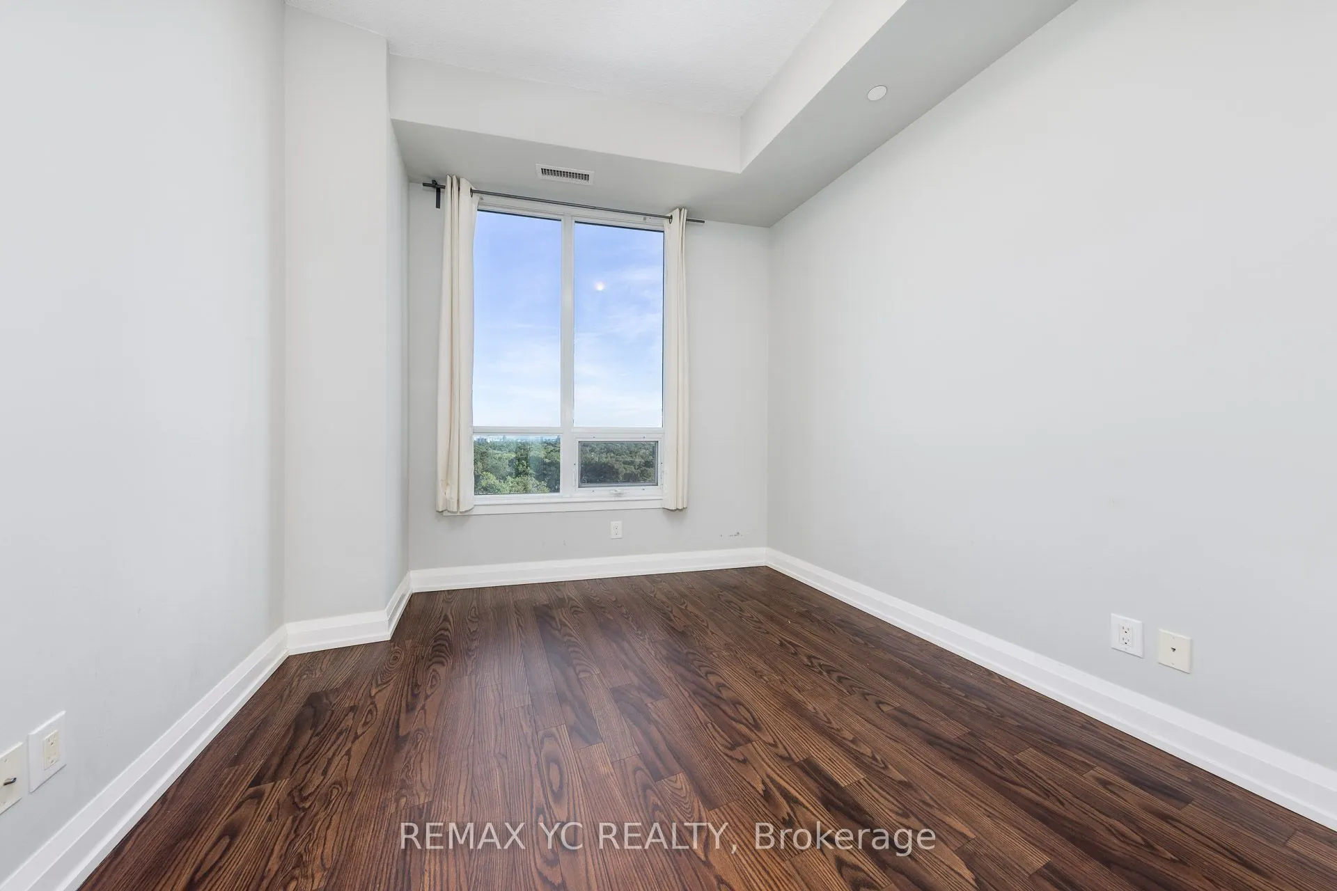 7161 Yonge Street, #927