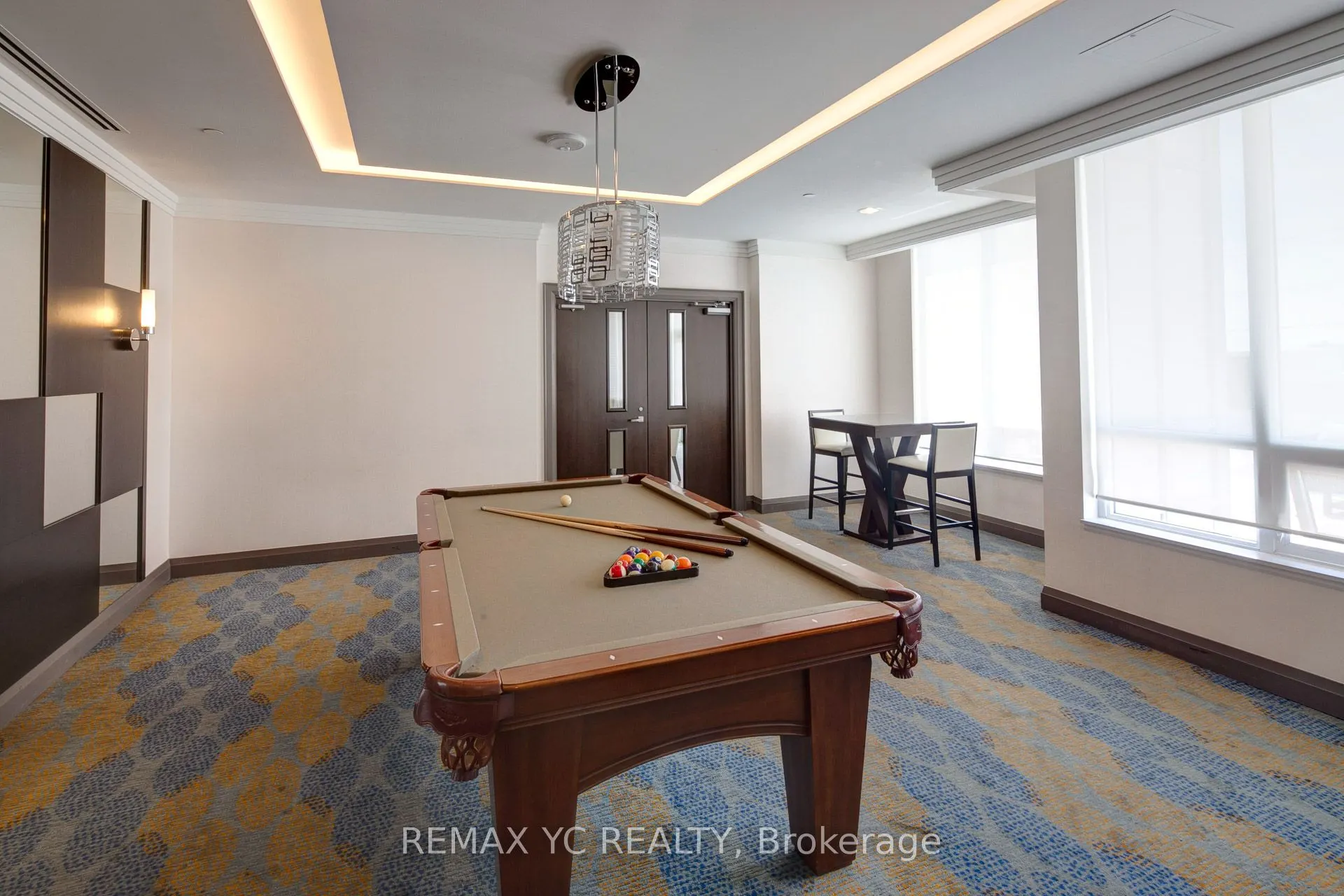 7161 Yonge Street, #927