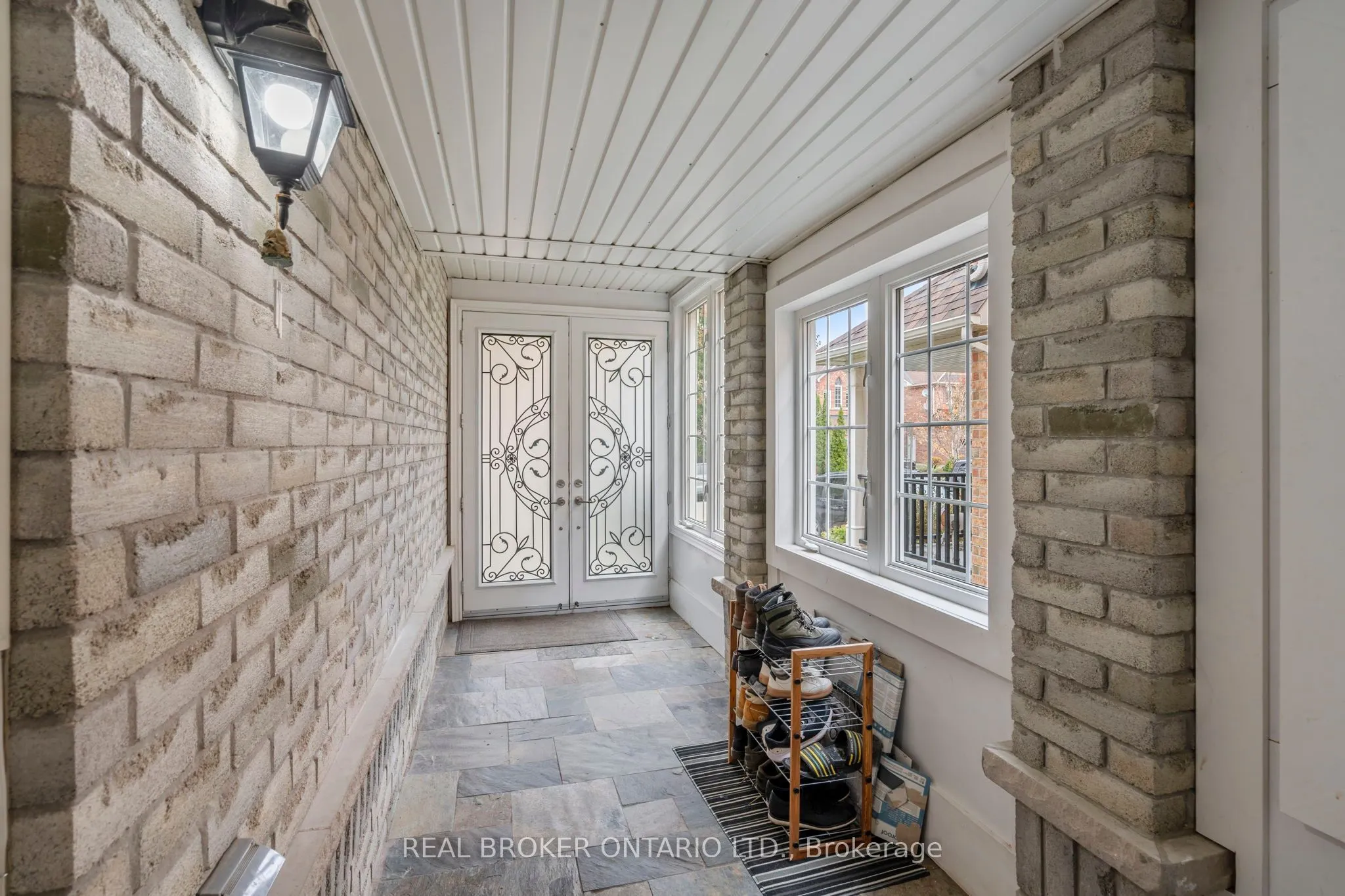 85 Laurier Avenue