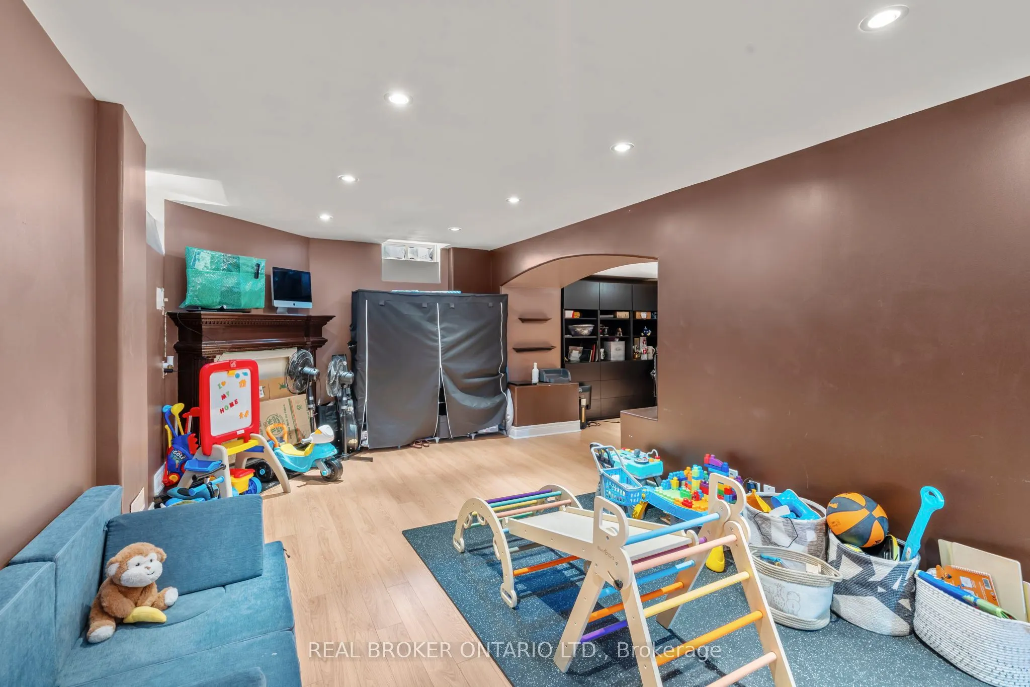85 Laurier Avenue