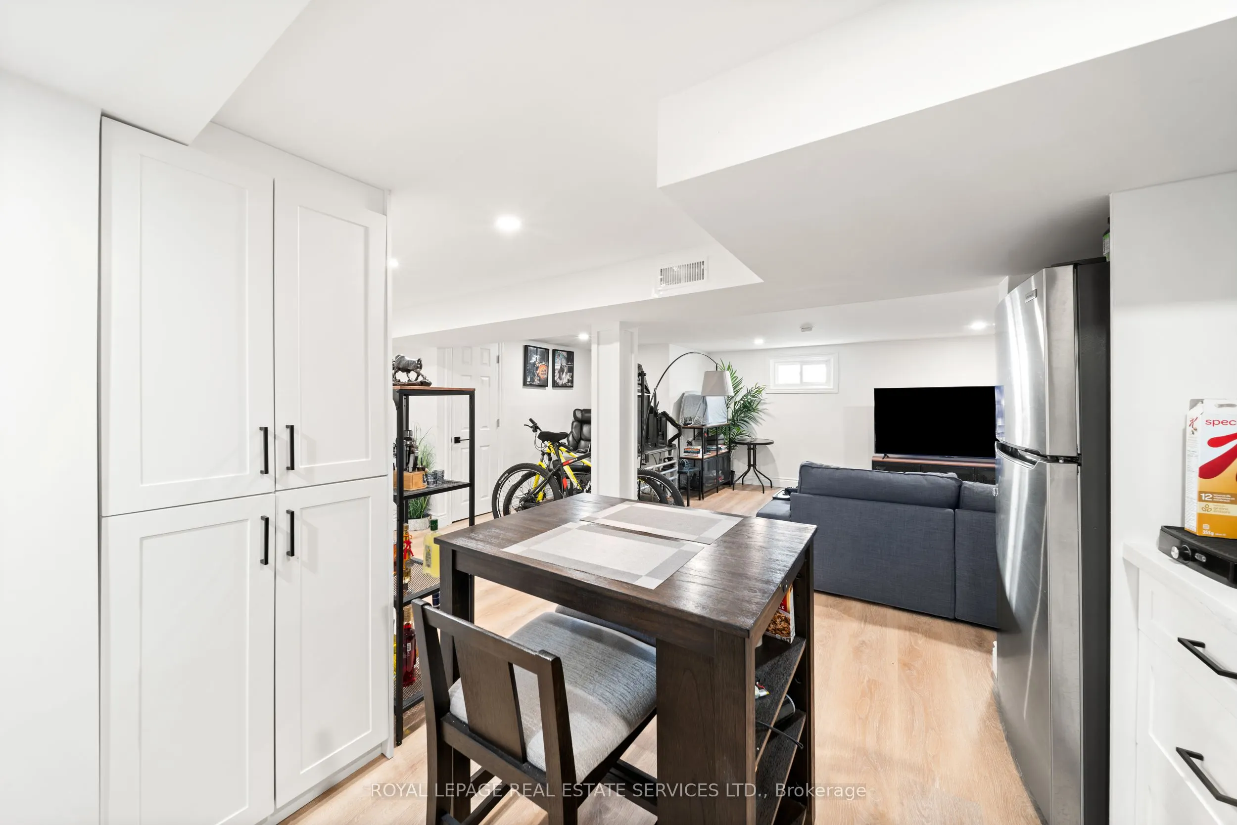 6 Corbett Crescent