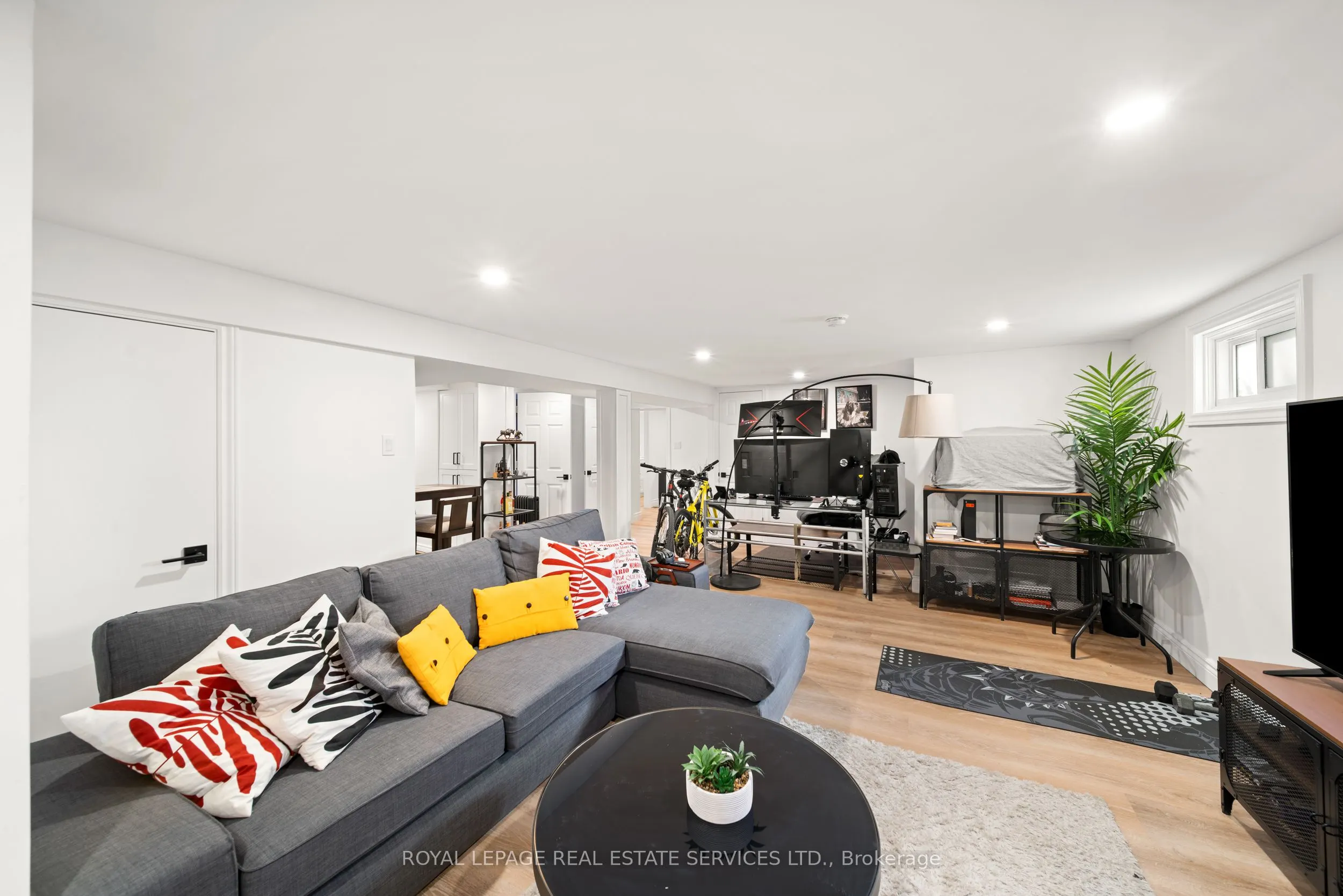 6 Corbett Crescent