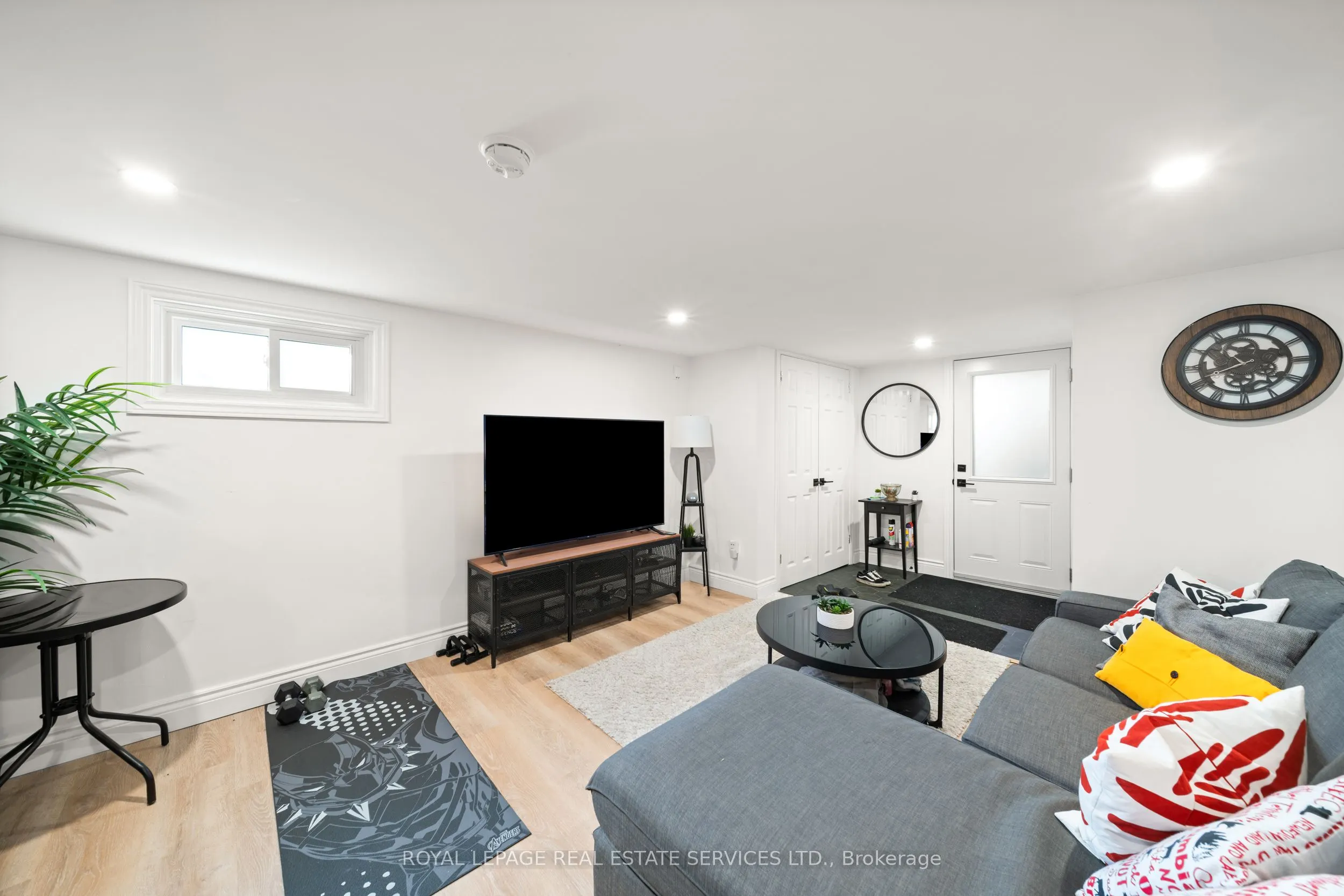 6 Corbett Crescent