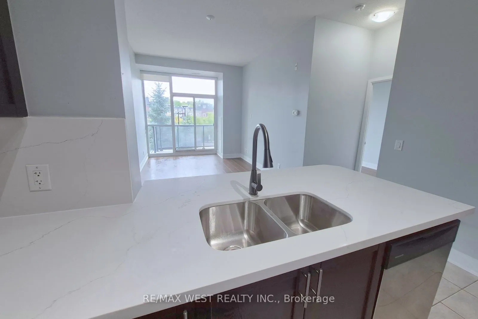 4700 Highway 7 Avenue, #206