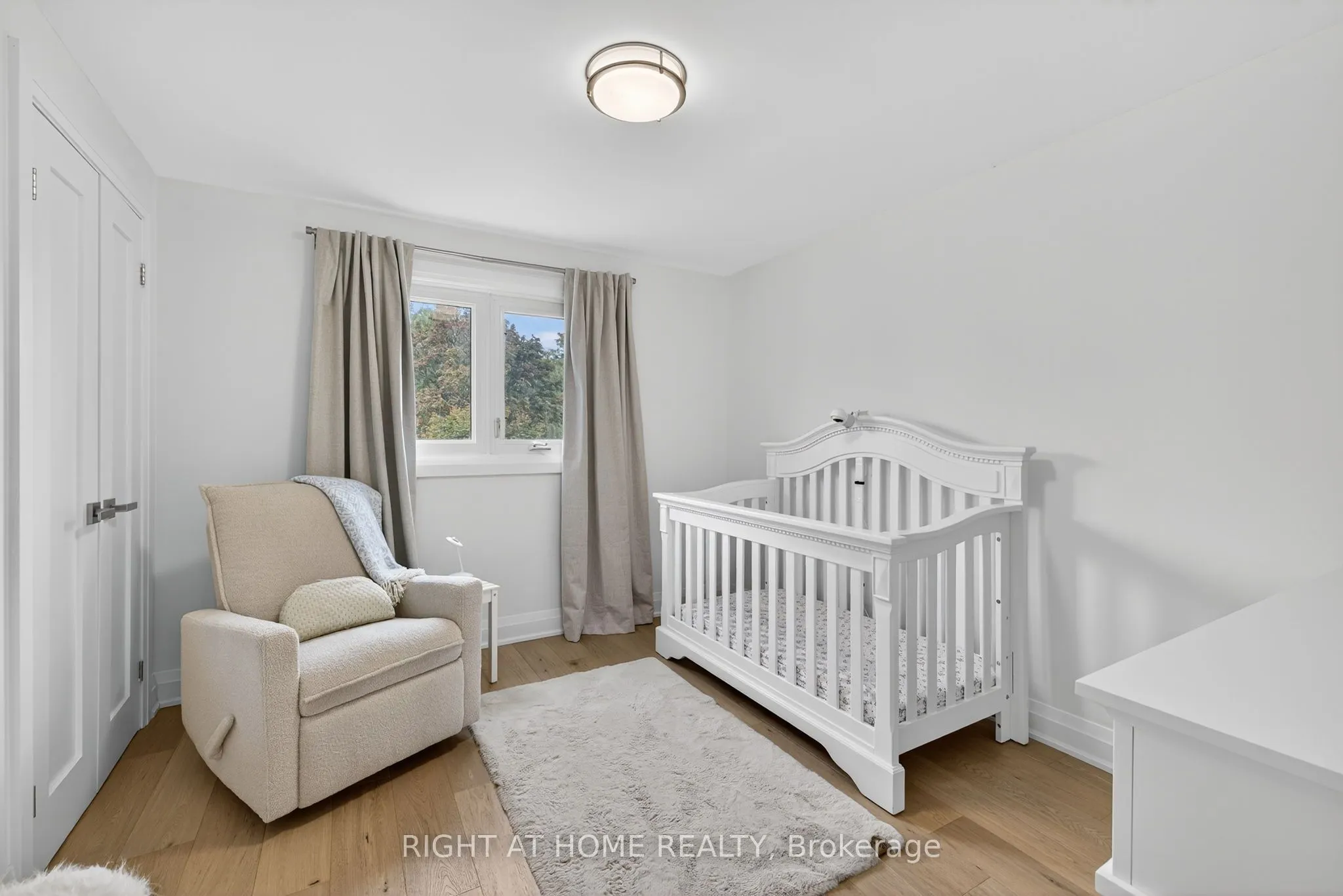 16 Mayvern Crescent