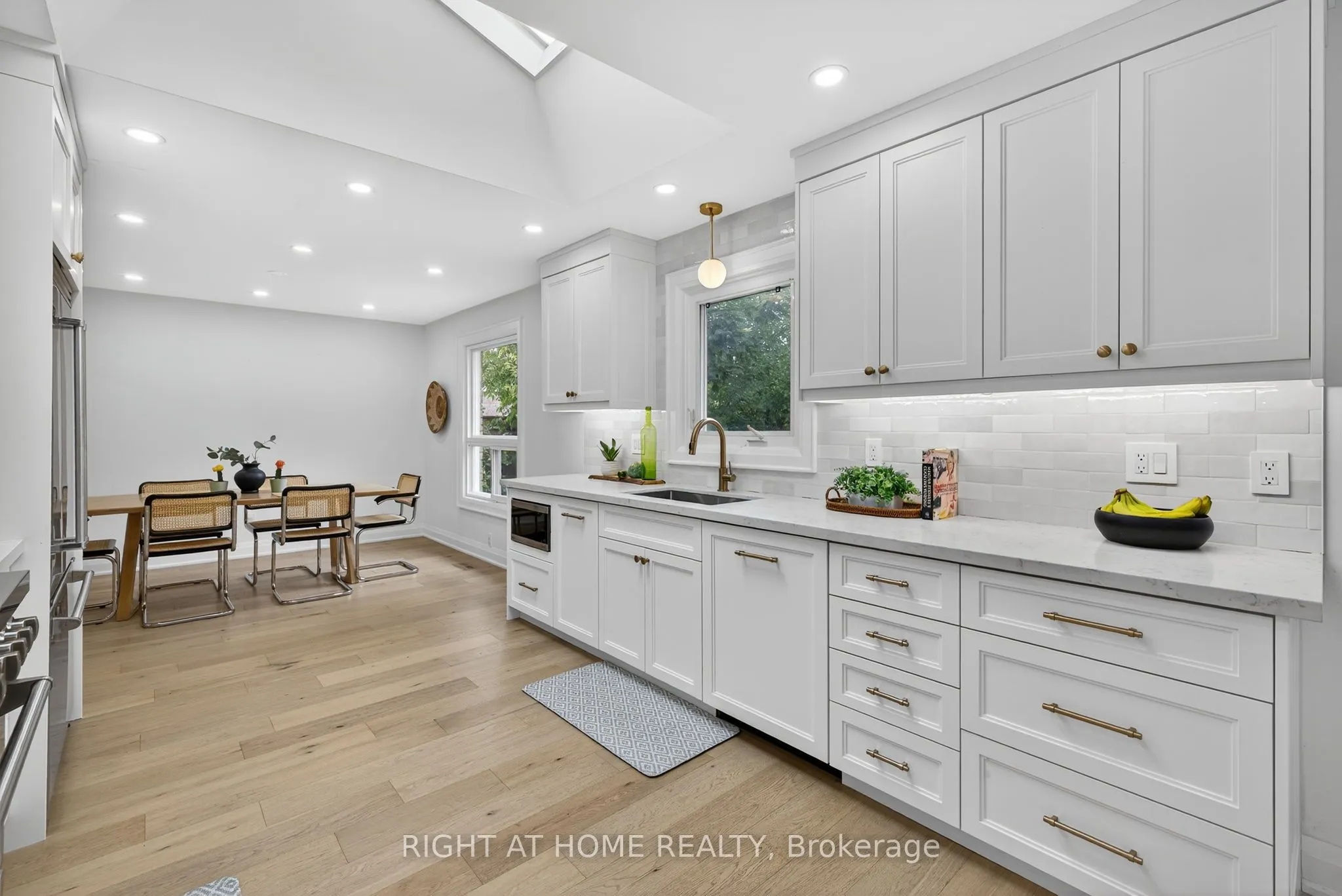 16 Mayvern Crescent