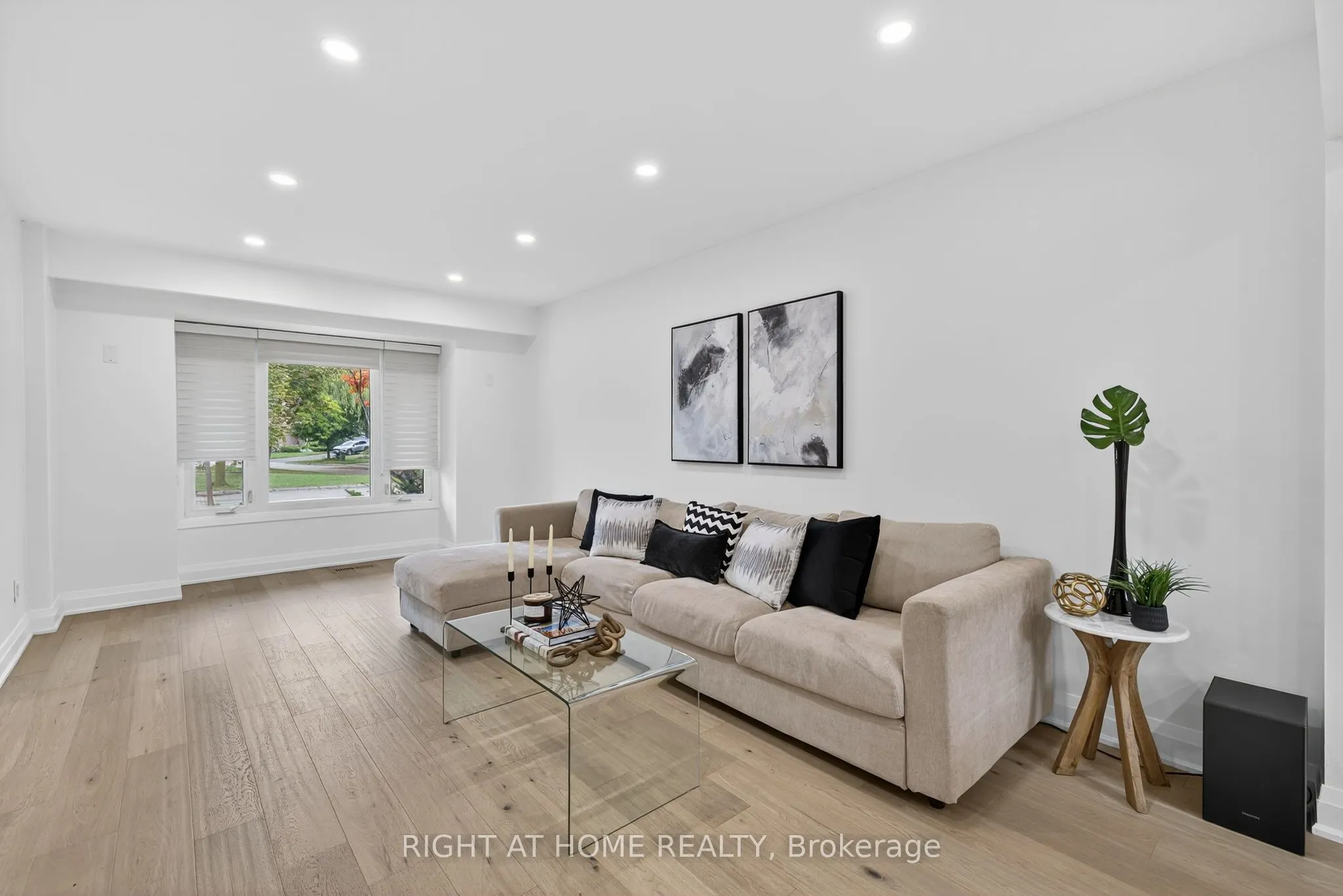 16 Mayvern Crescent