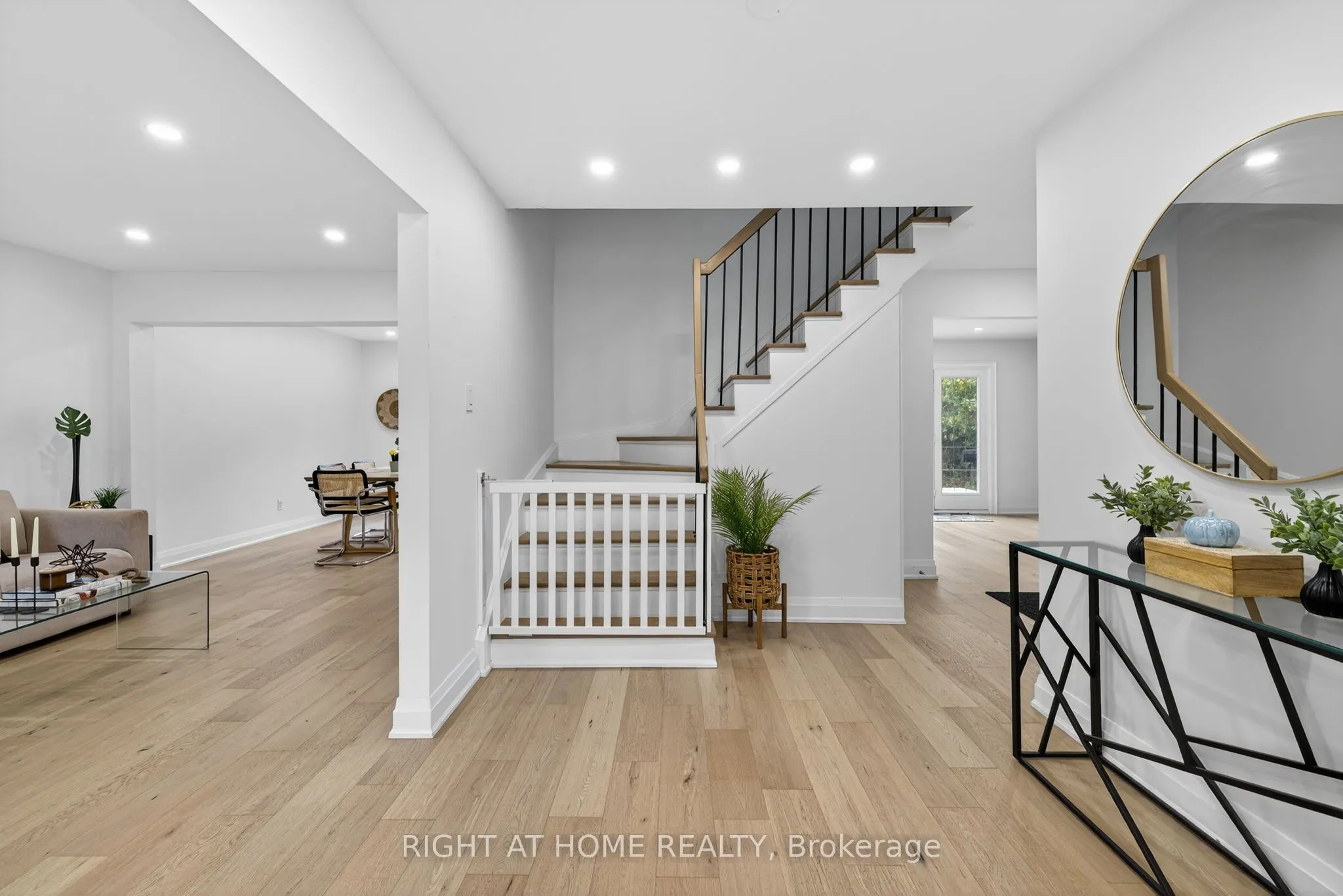 16 Mayvern Crescent