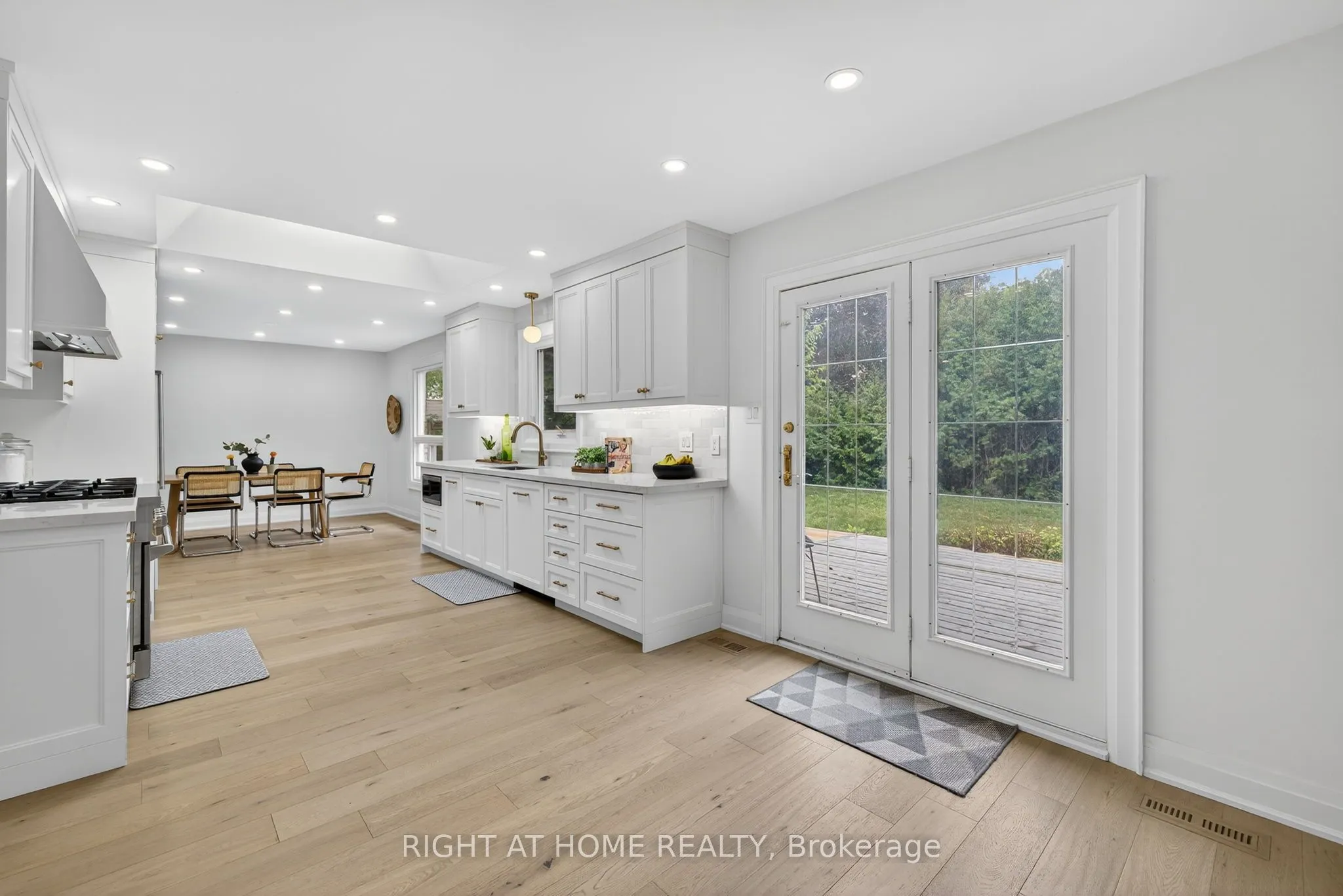 16 Mayvern Crescent