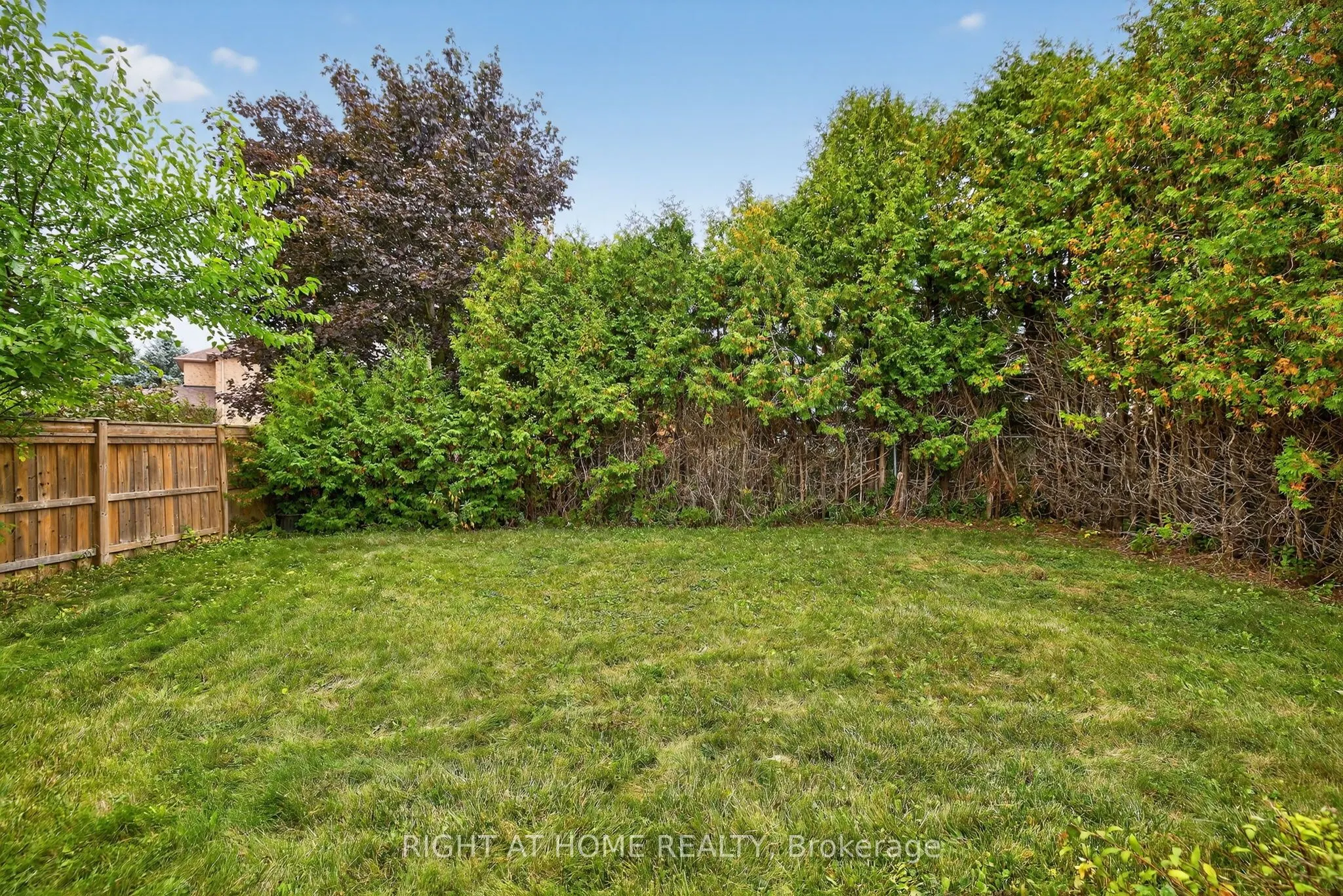 16 Mayvern Crescent