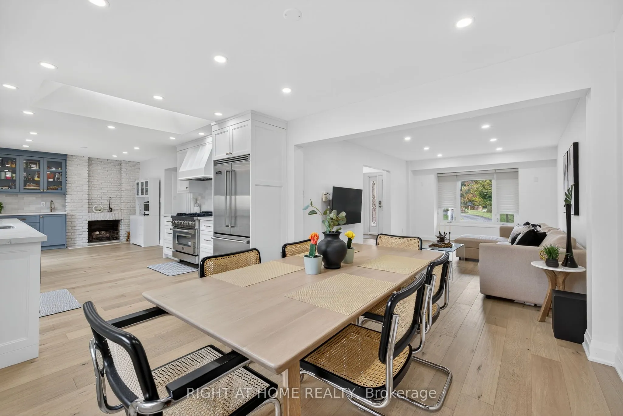 16 Mayvern Crescent