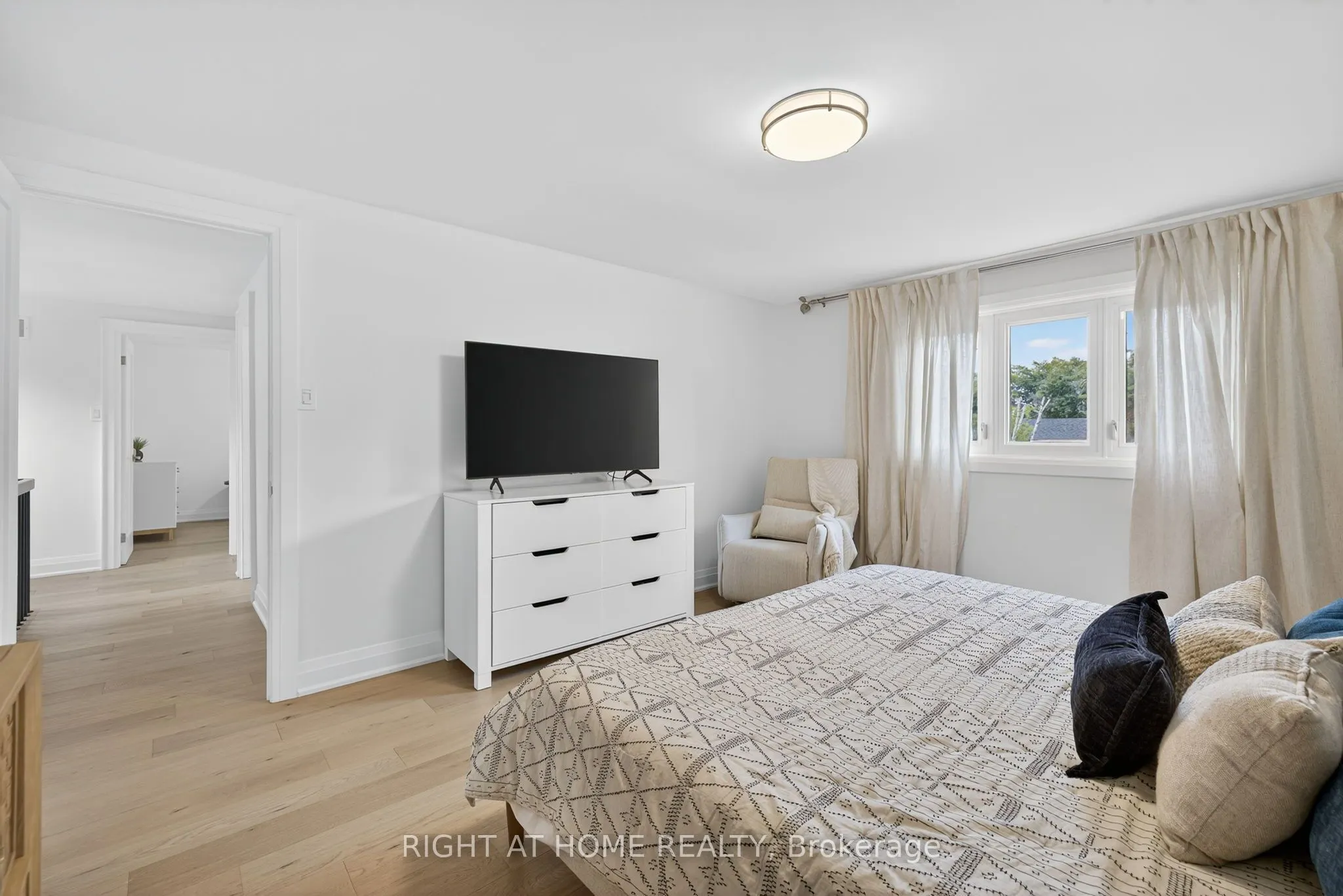 16 Mayvern Crescent
