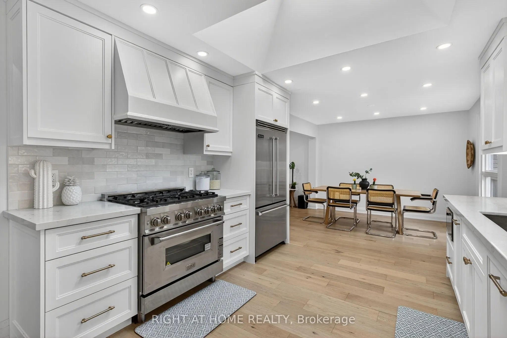 16 Mayvern Crescent