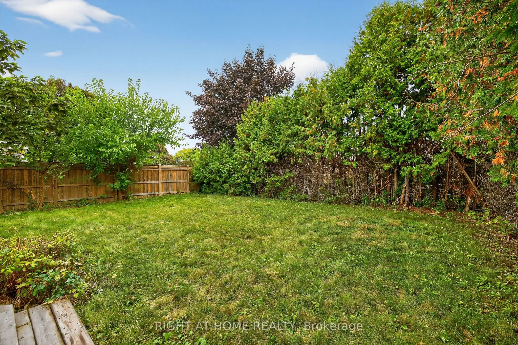 16 Mayvern Crescent