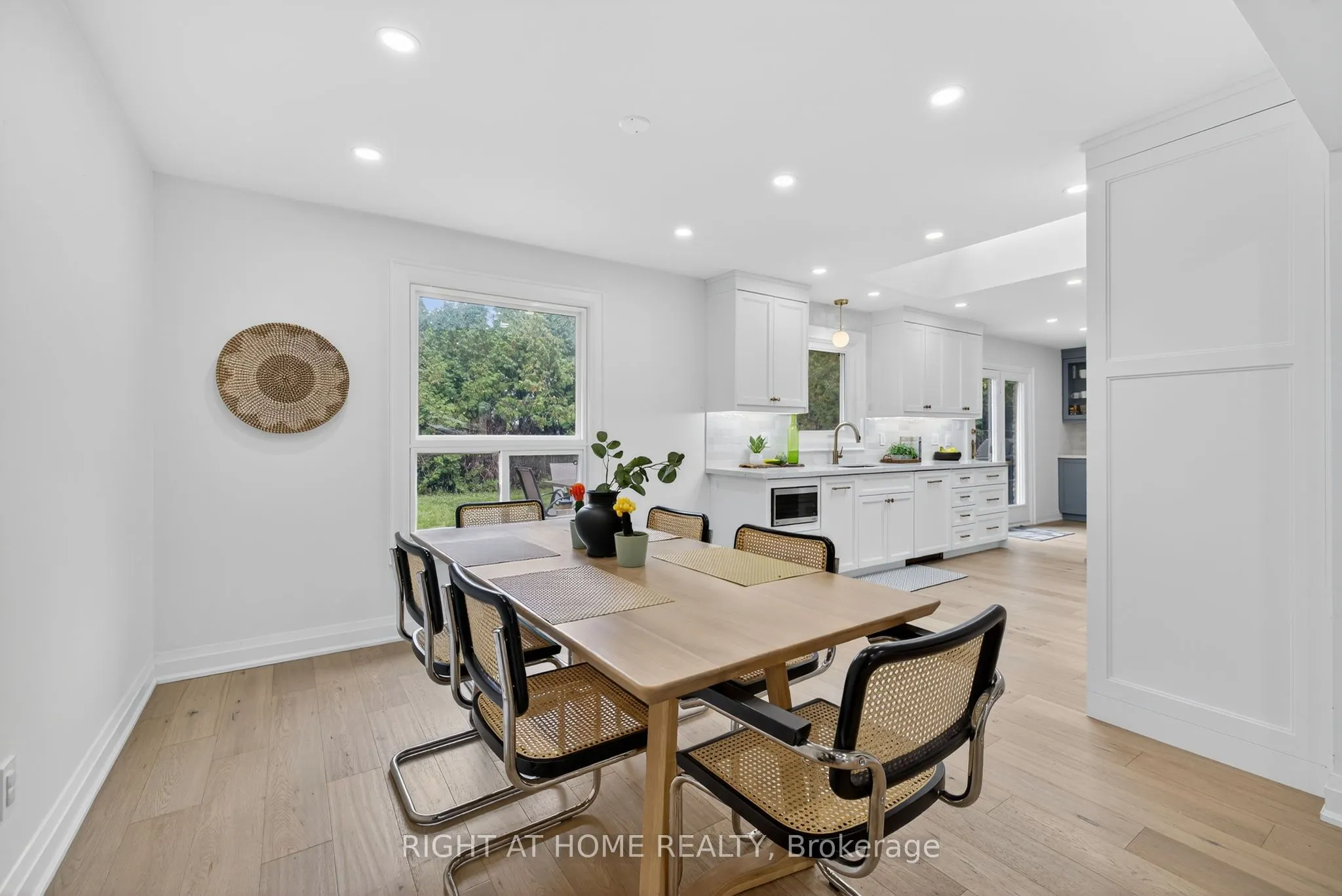 16 Mayvern Crescent