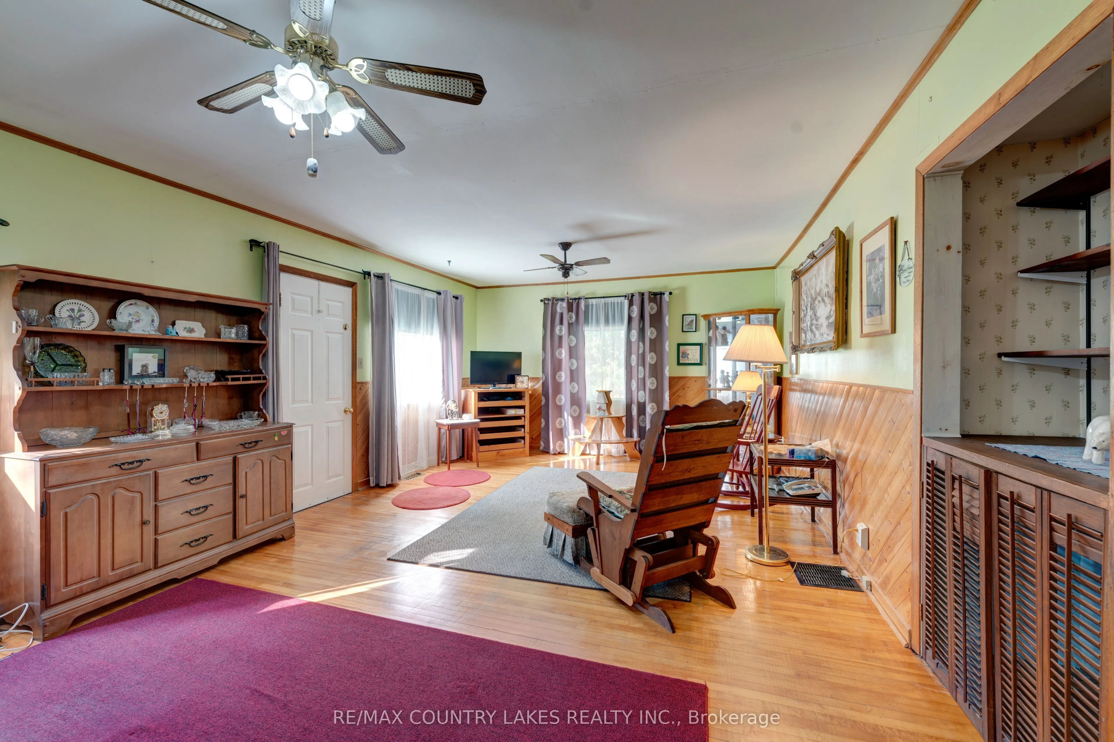 446 Main Street E