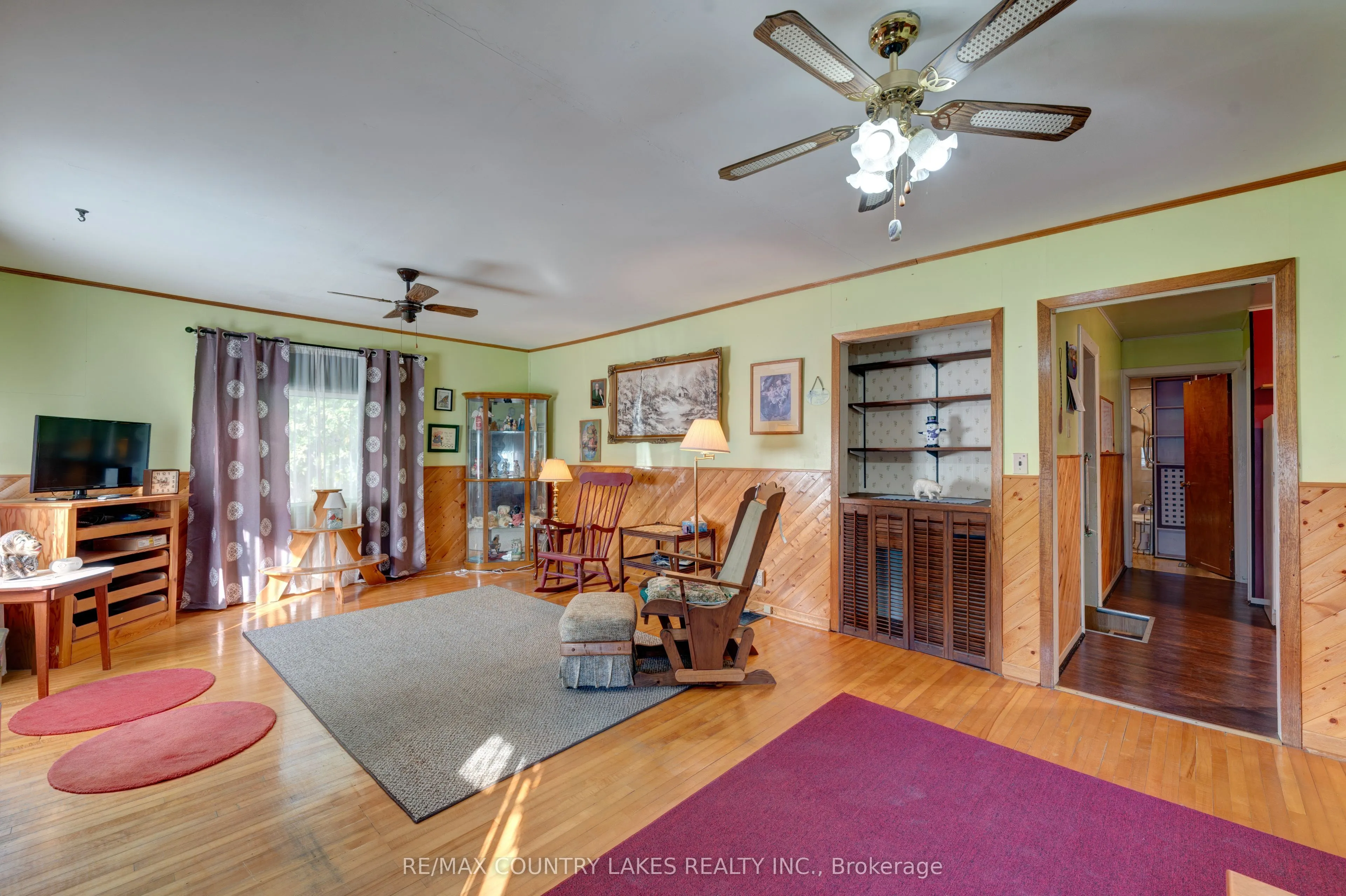 446 Main Street E
