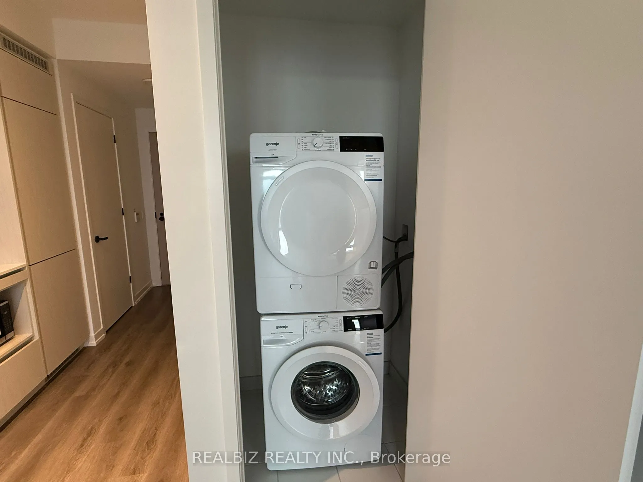 28 Interchange Way, #1715