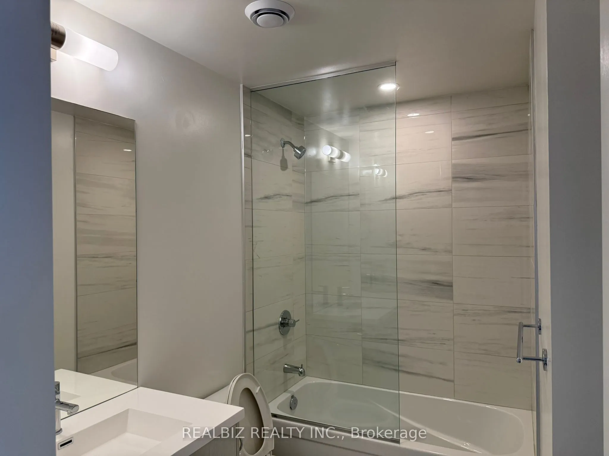 28 Interchange Way, #1715