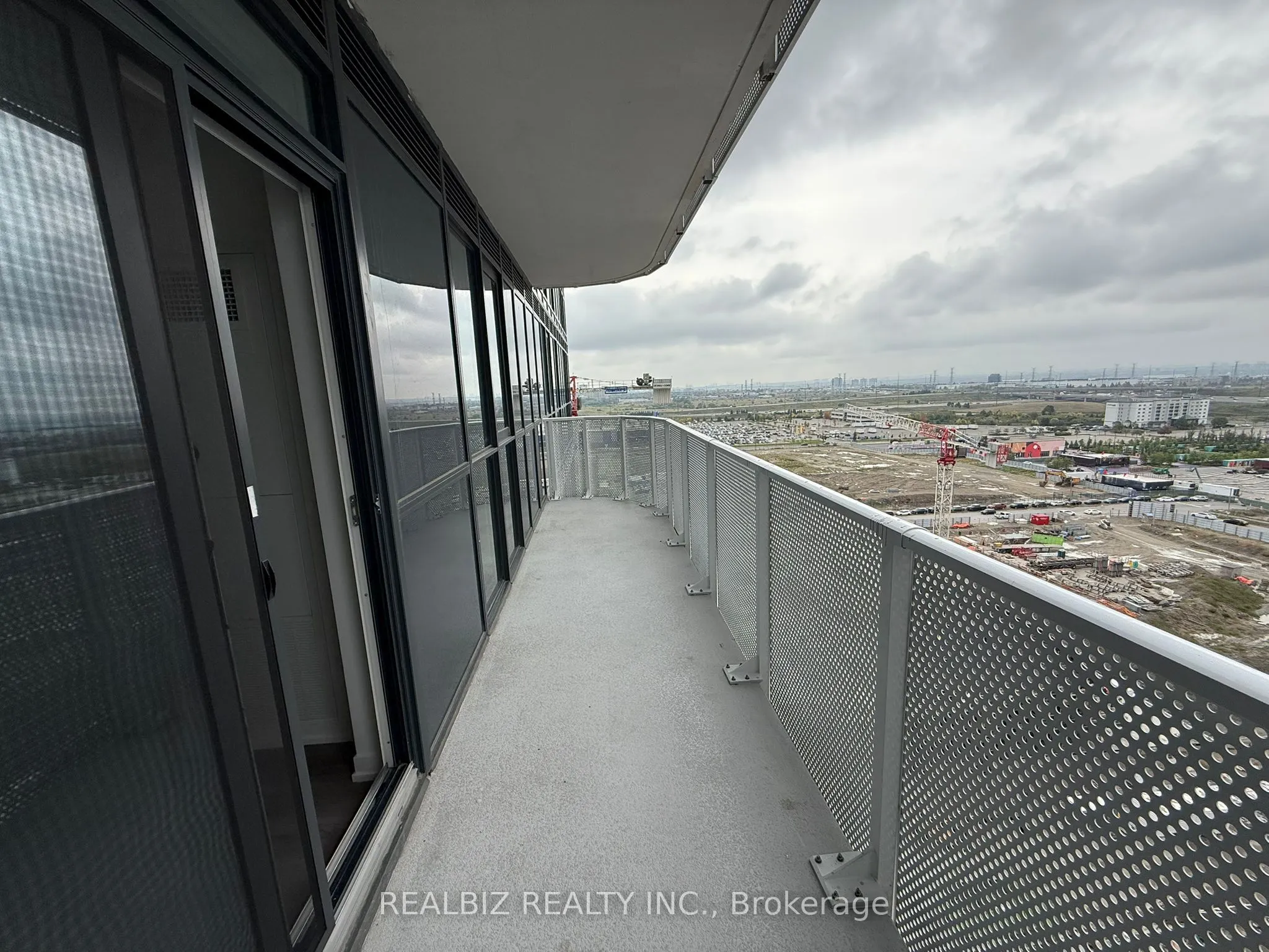 28 Interchange Way, #1715