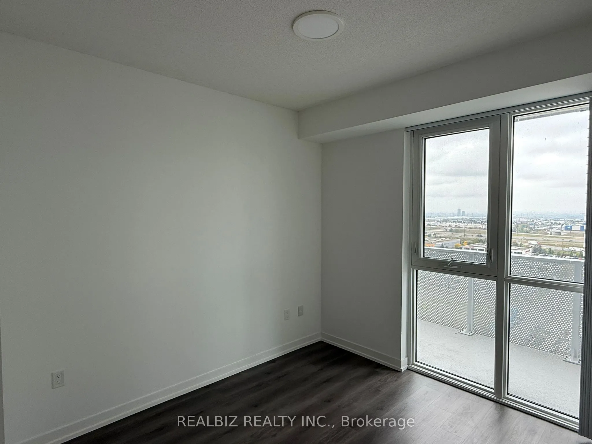28 Interchange Way, #1715