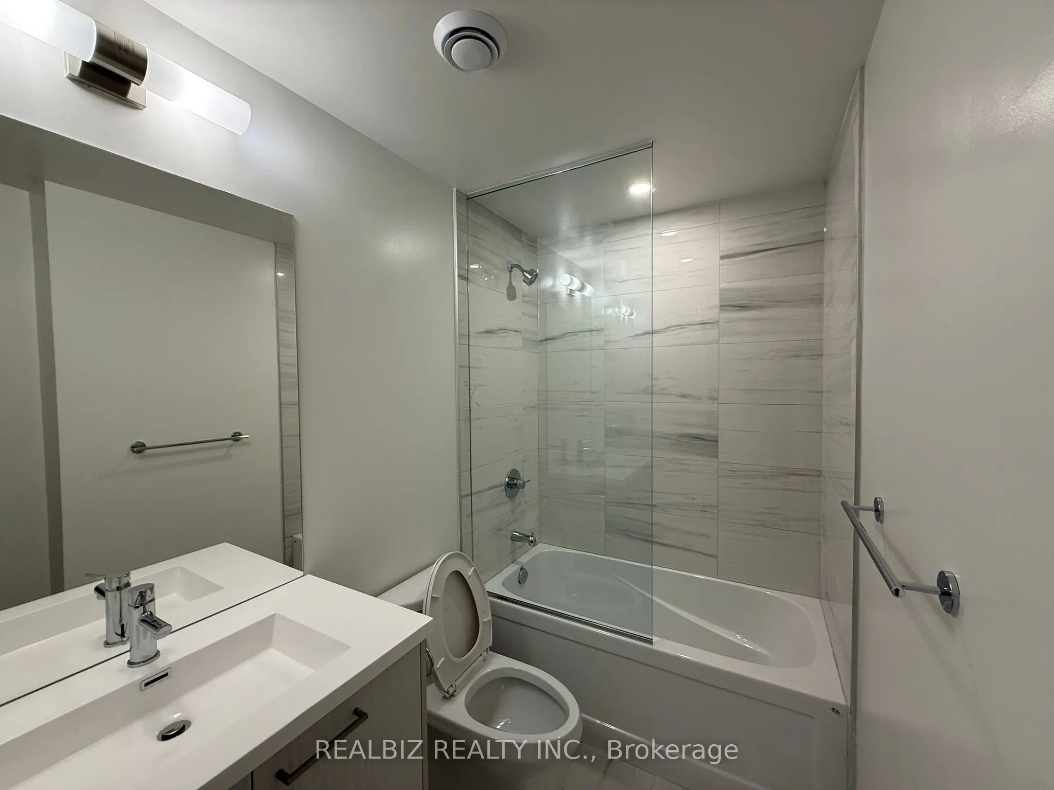 28 Interchange Way, #1715