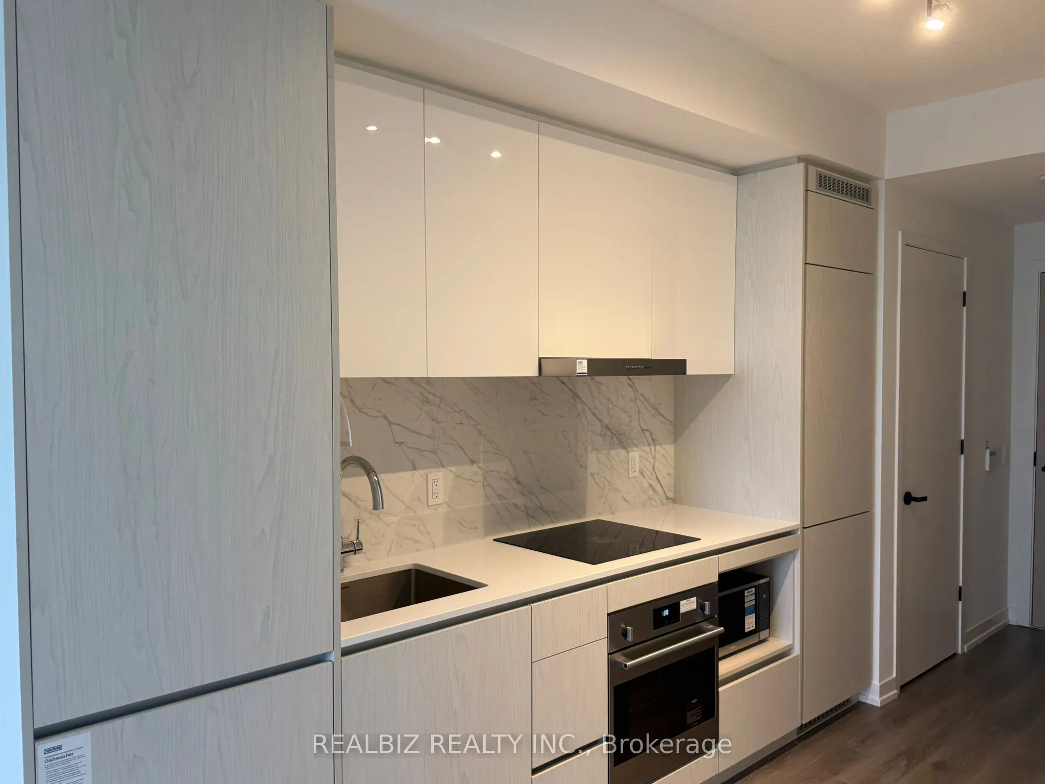 28 Interchange Way, #1715